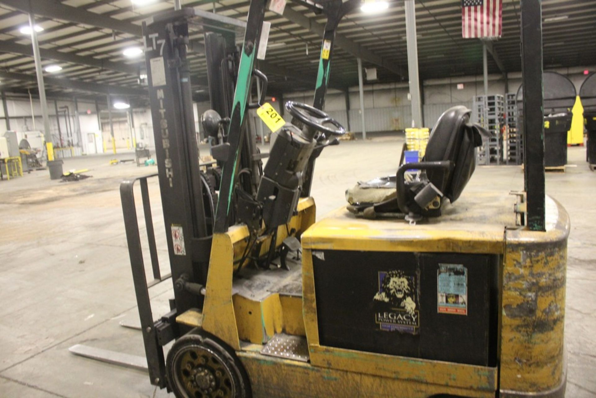 MITSUBISHI MODEL 2FBC25 4,700 LB CAPACITY ELECTRIC FORKLIFT TRUCK S/N: A2BC220033 131" Max Lift, TWO - Image 2 of 9