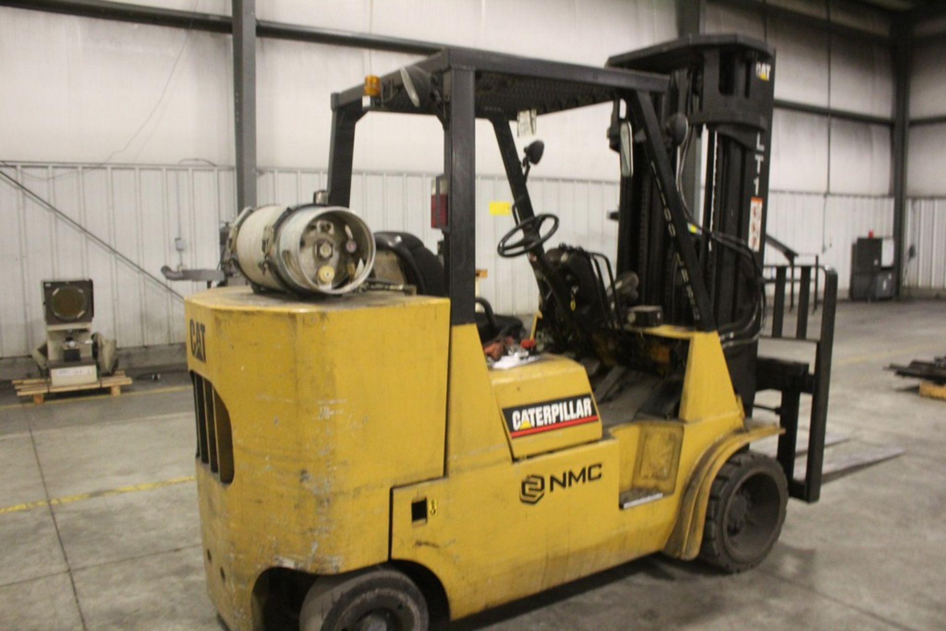 CATERPILLAR MODEL GC55KS 11,000 LB CAPACITY LPG FORKLIFT TRUCK S/N: AT8801018 209" Max Lift, 5,105 - Image 4 of 8