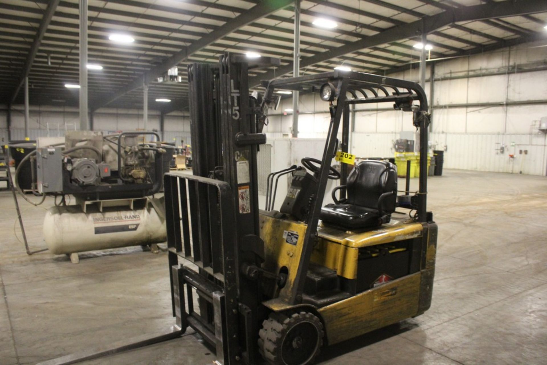 CATERPILLAR MODEL EP18KT 3,250 LB CAPACITY ELECTRIC FORKLIFT TRUCK S/N: ETB5B01197 36 Volt, 188" Max