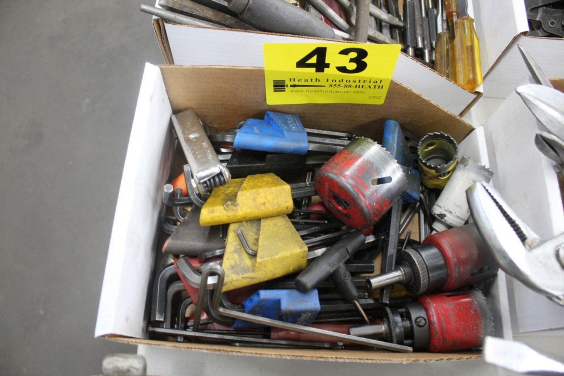 ASSORTED HEX KEYS & HOLE SAWS IN BOX