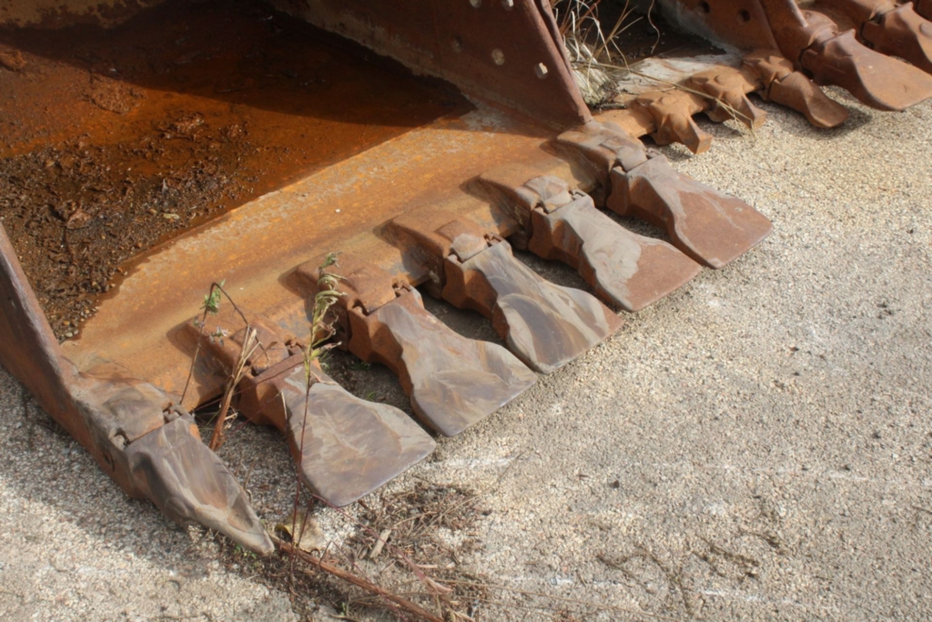 KOMATSU 47" EXCAVATOR BUCKET - Image 2 of 4