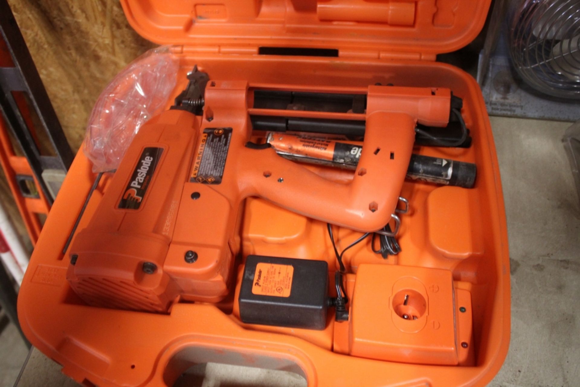 PASLODE CORDLESS UTILITY STAPLER IN CASE