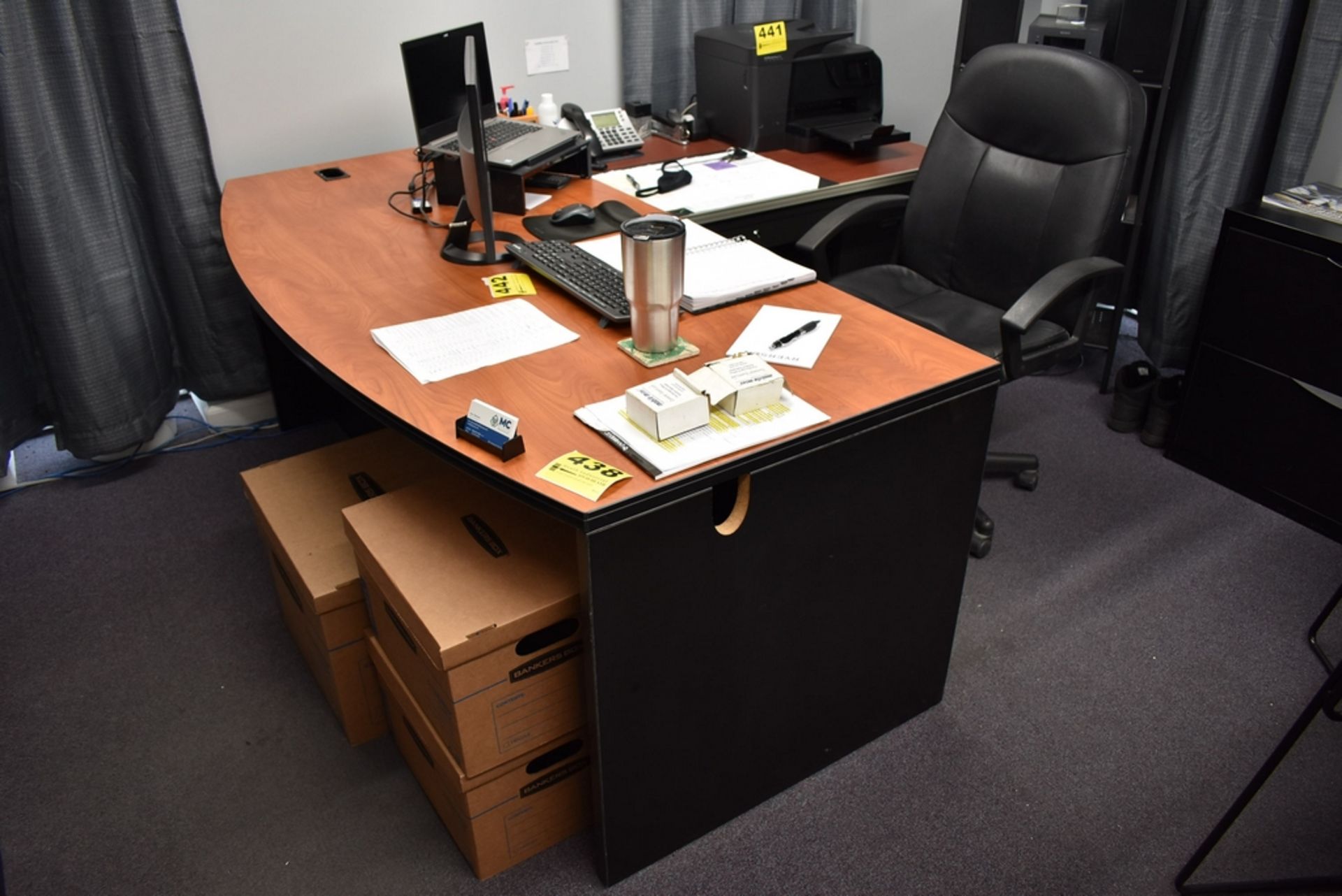 EXECUTIVE DESK WITH RIGHT HAND RETURN, WITH EXECUTIVE CHAIR