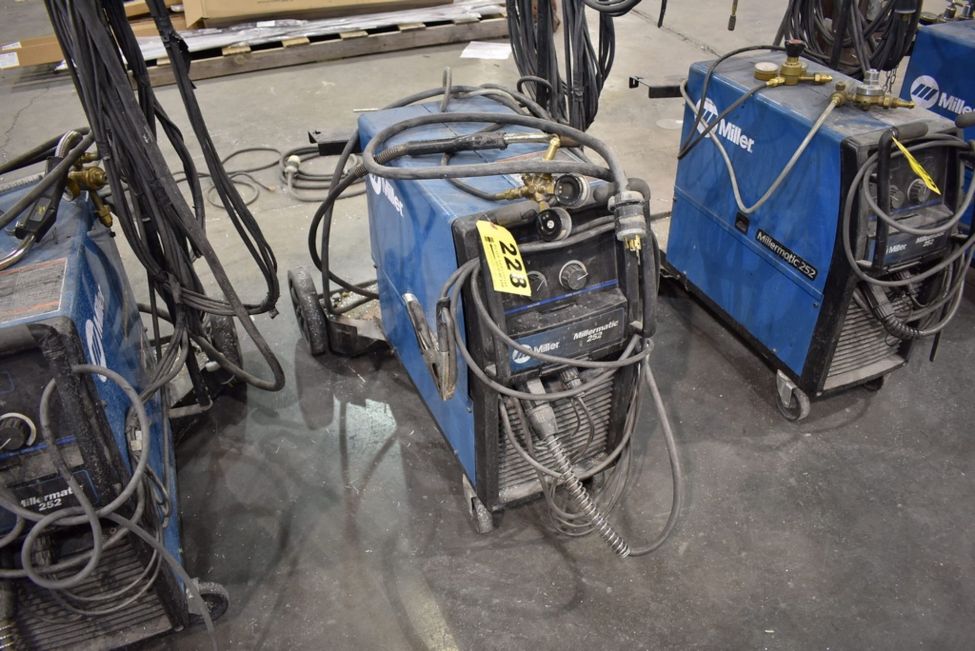 MILLER MODEL MILLERMATIC 252 250 AMP MIG WELDER S/N MG050170N: