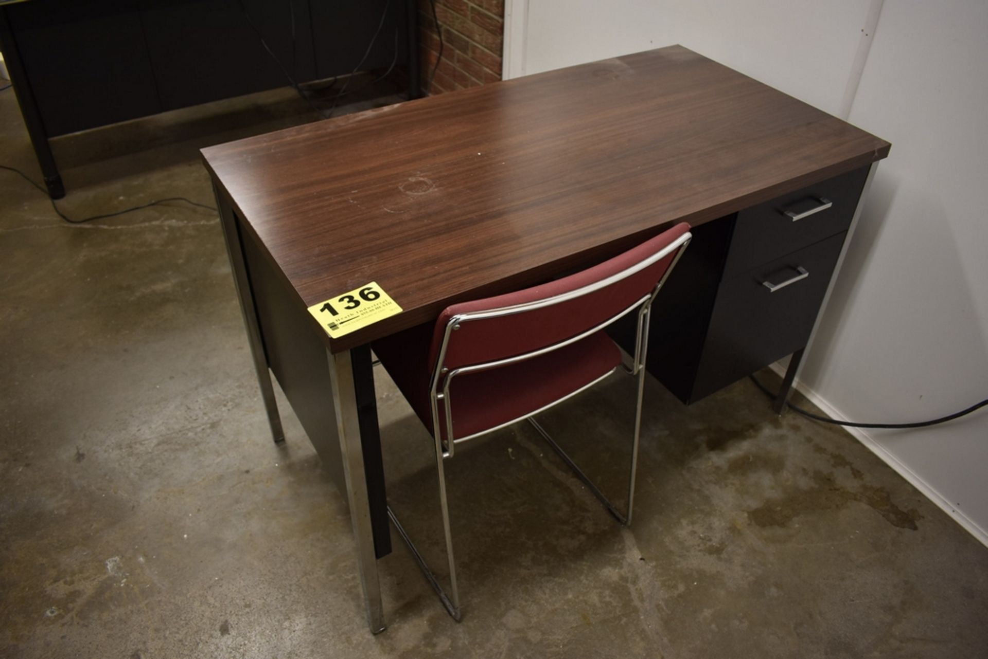 OFFICE DESK & CHAIR