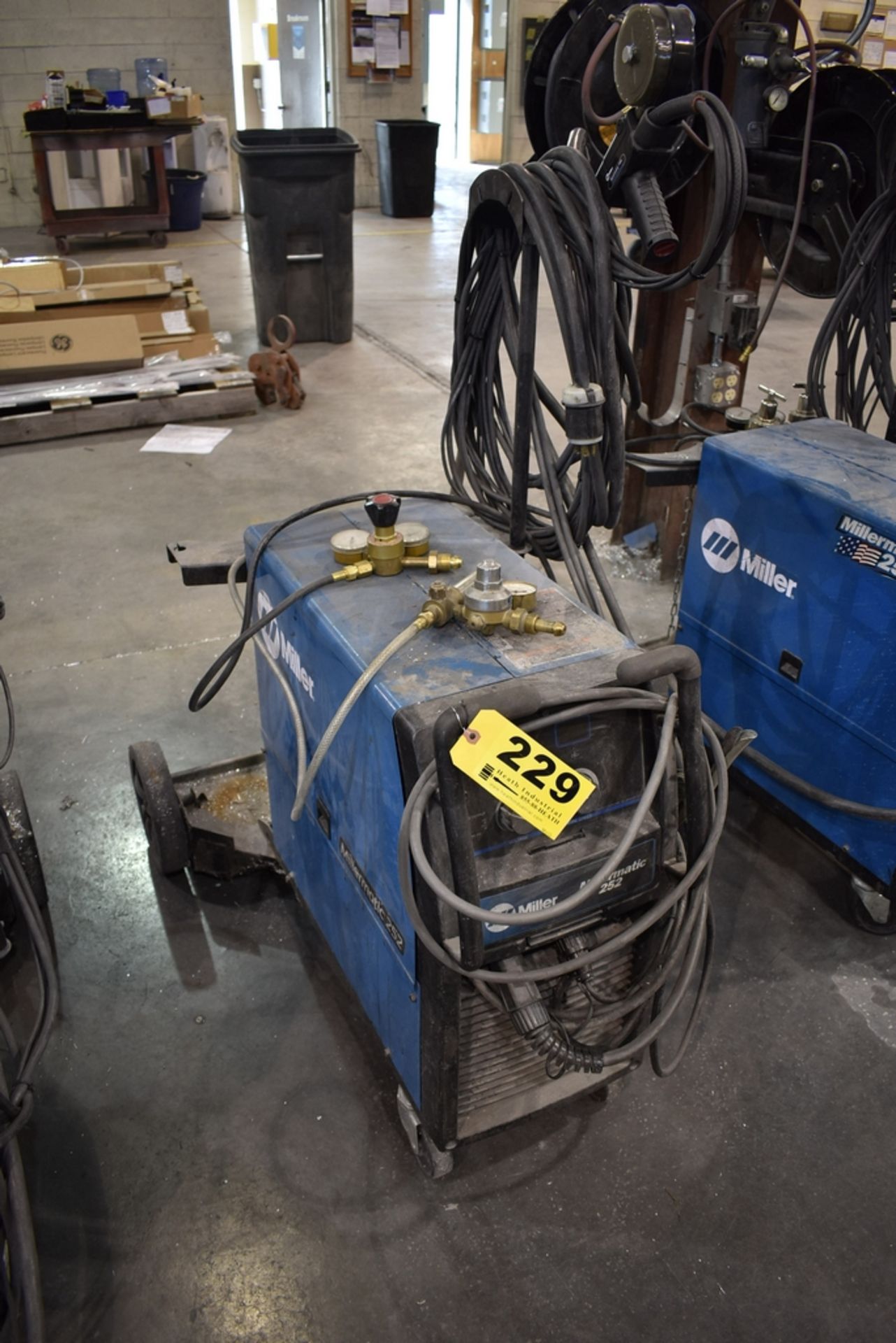 MILLER MODEL MILLERMATIC 252 250 AMP MIG WELDER S/N MG110296N: - Image 2 of 2