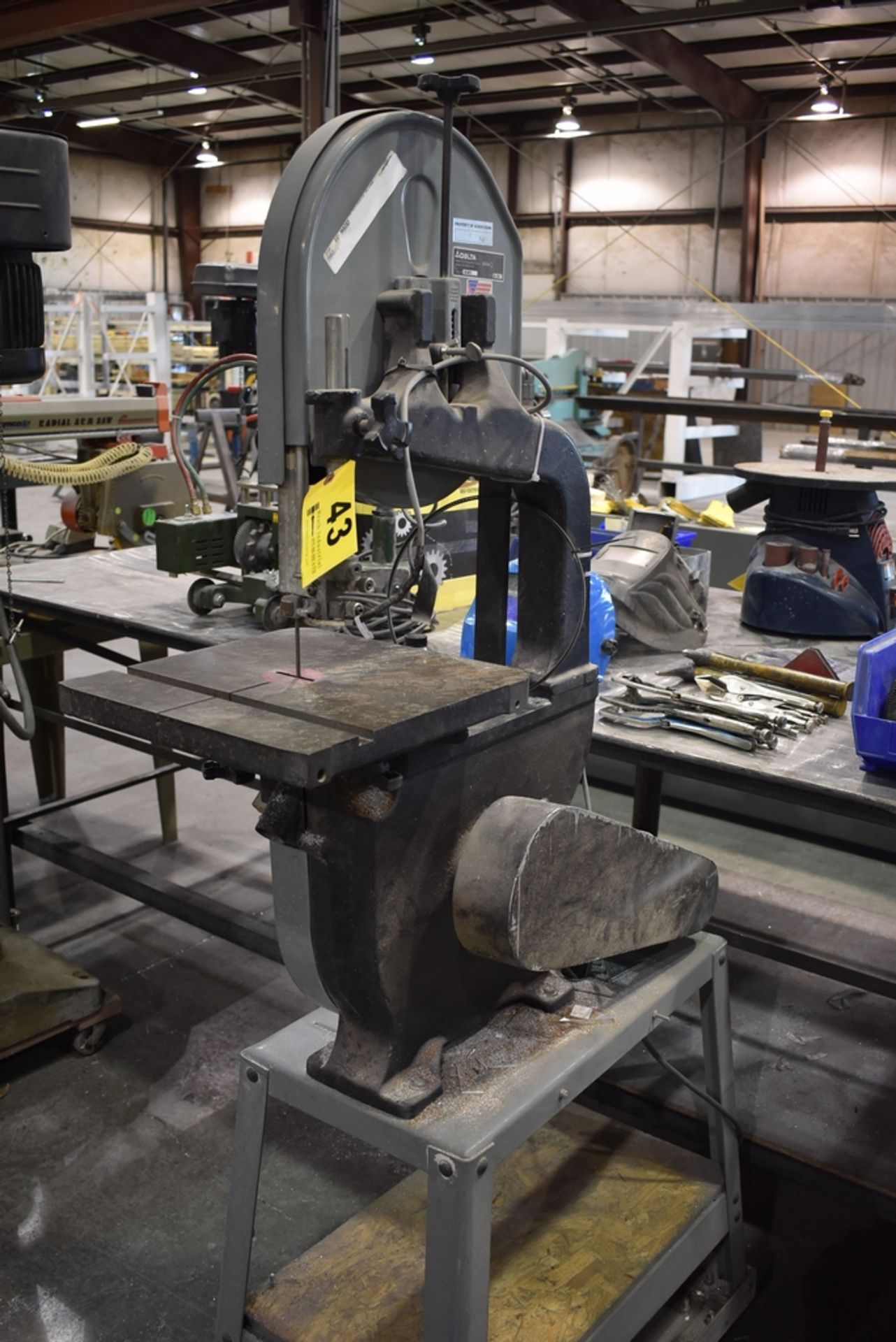 DELTA NO. 28-275 14" WOODWORKING BANDSAW, MOUNTED ON PORTABLE BASE - Image 3 of 4