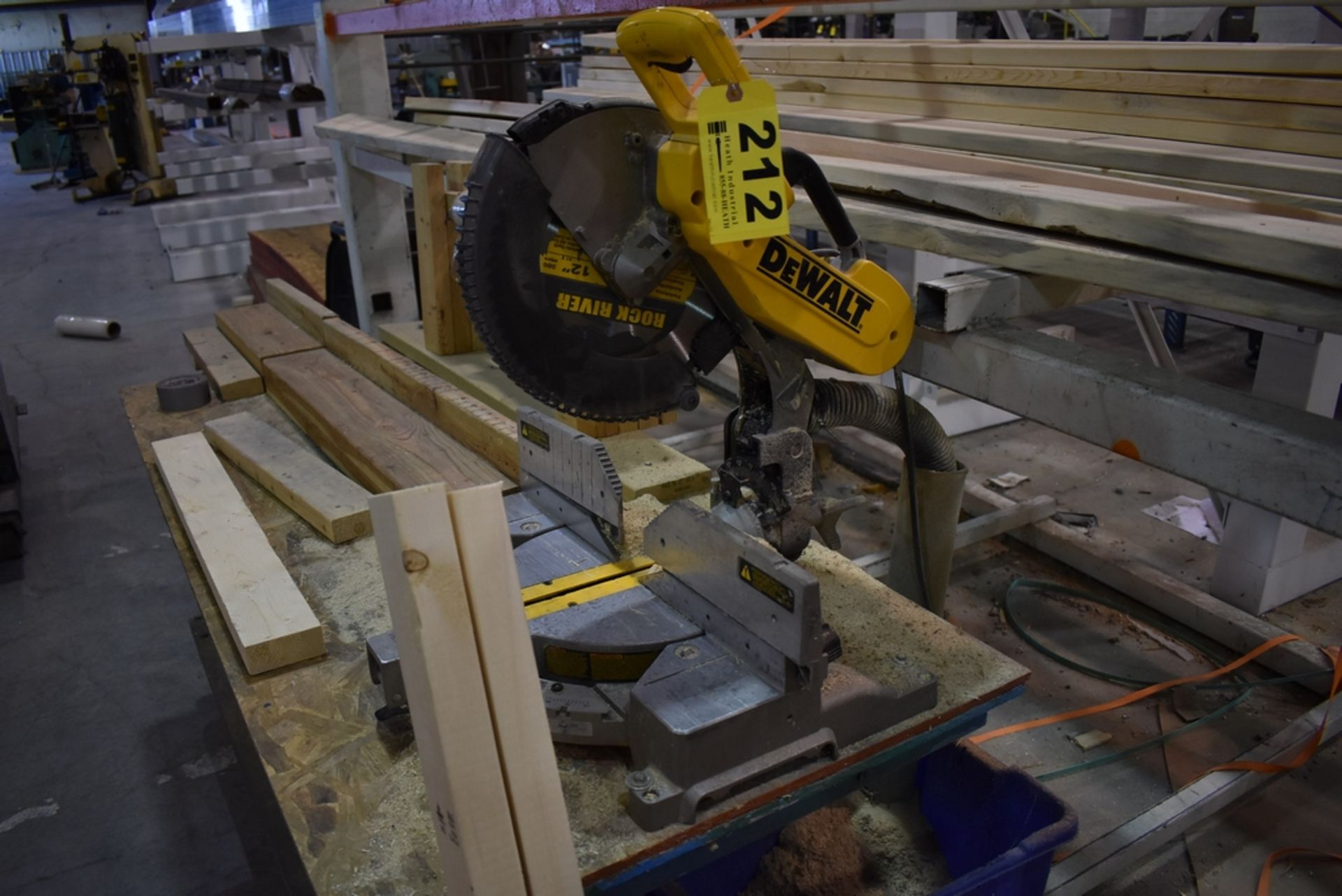 DEWALT MODEL DW716 12" DOUBLE BEVEL COMPOUND MITRE SAW WITH PORTABLE STEEL TABLE - Image 2 of 3