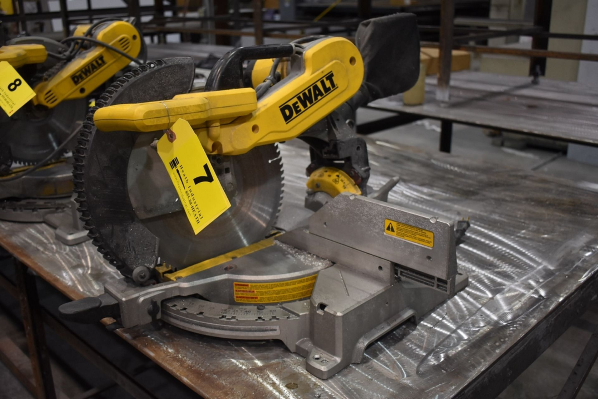 DEWALT MODEL DWS716 12" DOUBLE BEVEL COMPOUND MITRE SAW