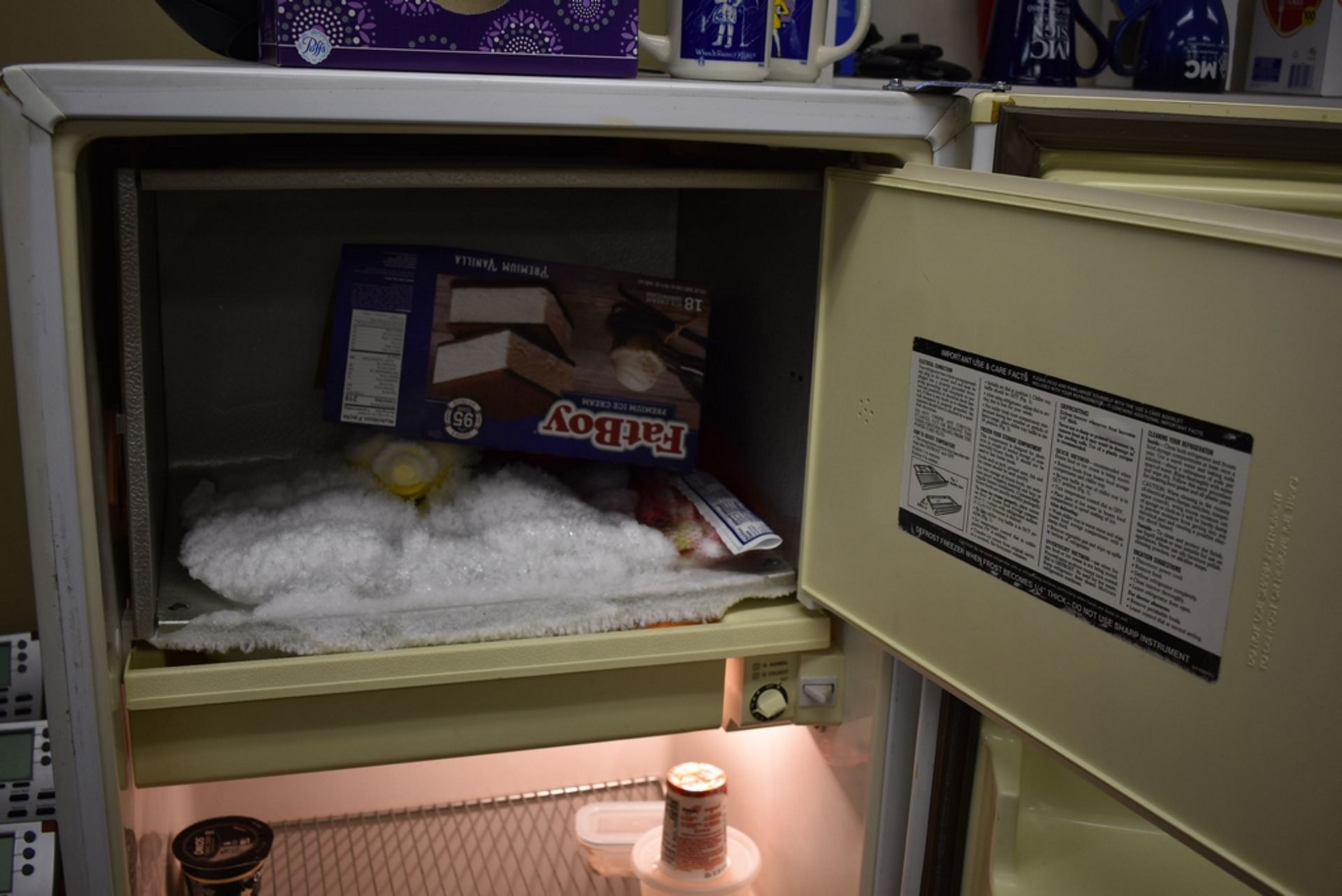 GE REFRIDGERATOR/FREEZER - Image 3 of 3