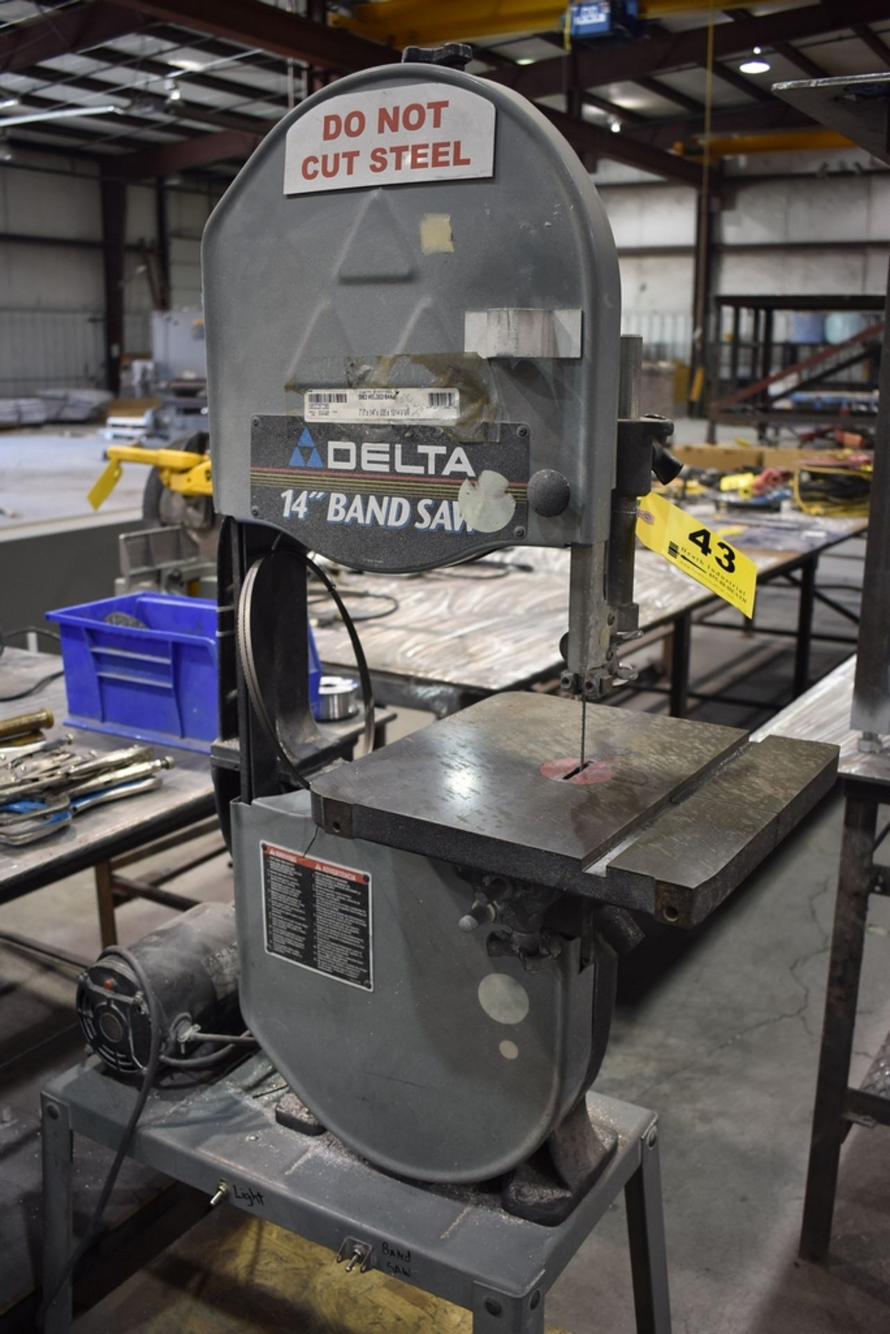 DELTA NO. 28-275 14" WOODWORKING BANDSAW, MOUNTED ON PORTABLE BASE - Image 2 of 4