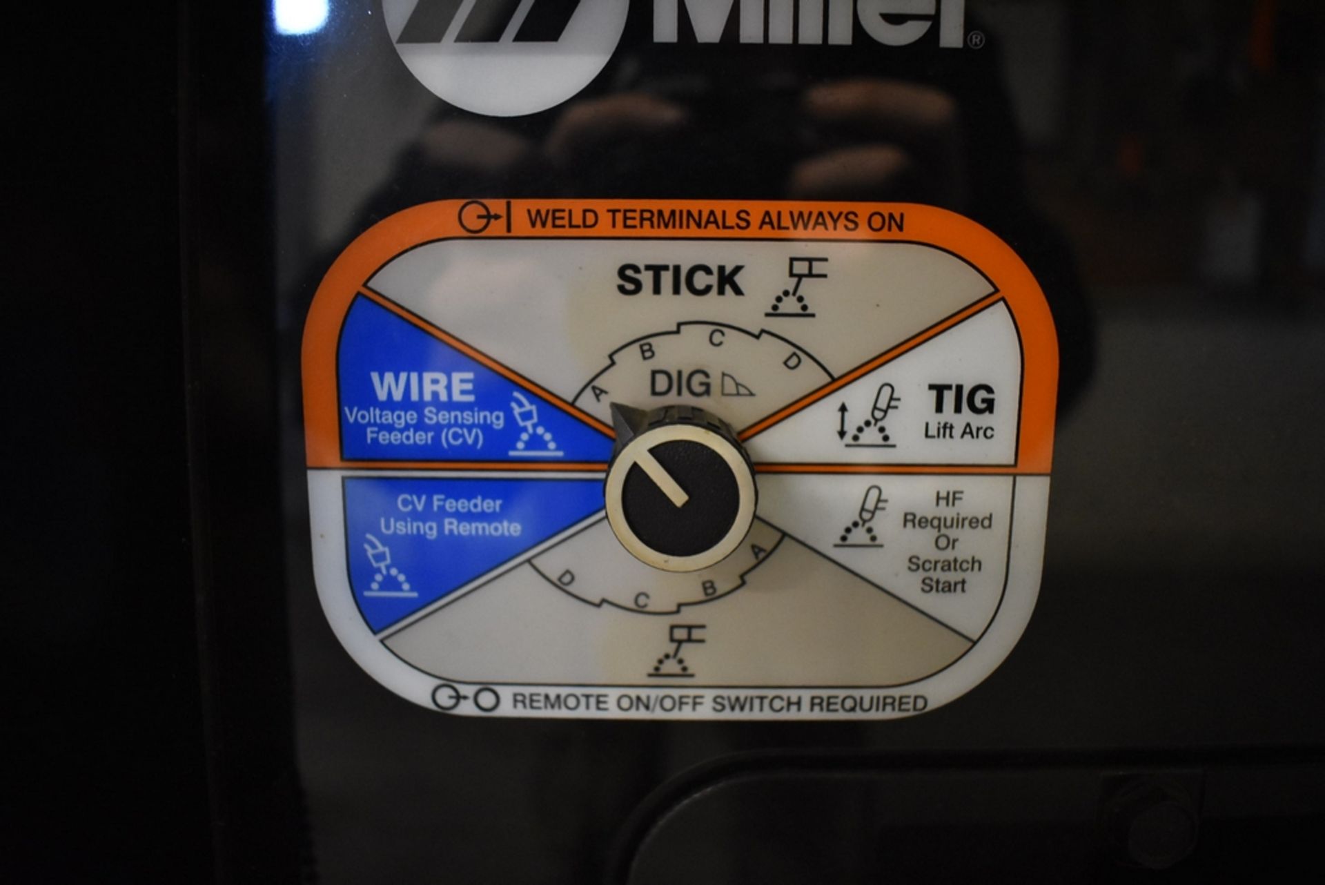 MILLER MODEL BIG BLUE PRO 300 400 AMP / 12000 WATT DIESEL WELDER / GENERATOR 584 HOURS - Image 3 of 18