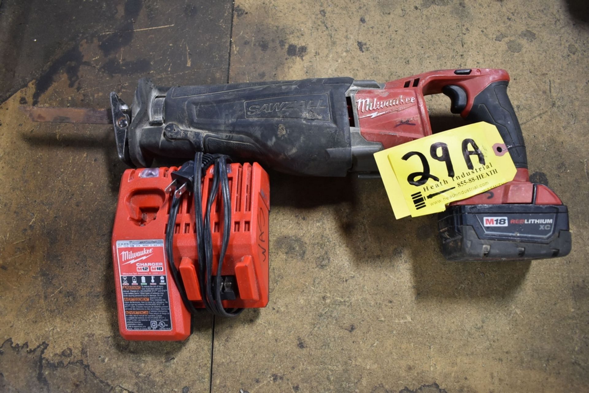 MILWAUKEE M18 18VOLT LITHIUM CORDLESS SAWZALL WITH (1) BATTERY CHARGER