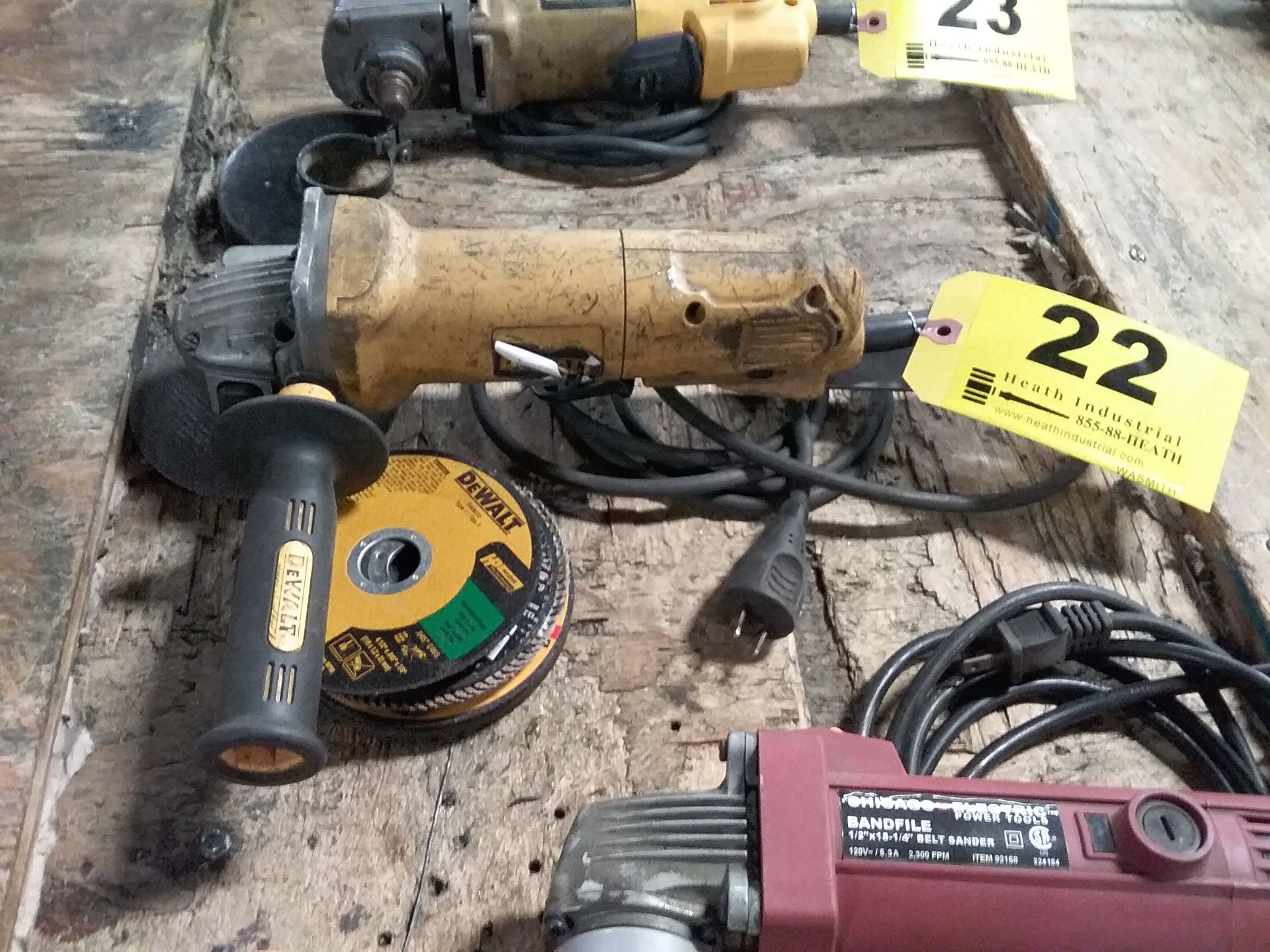 DEWALT MODEL D28402 4-1/2" ANGLE GRINDER