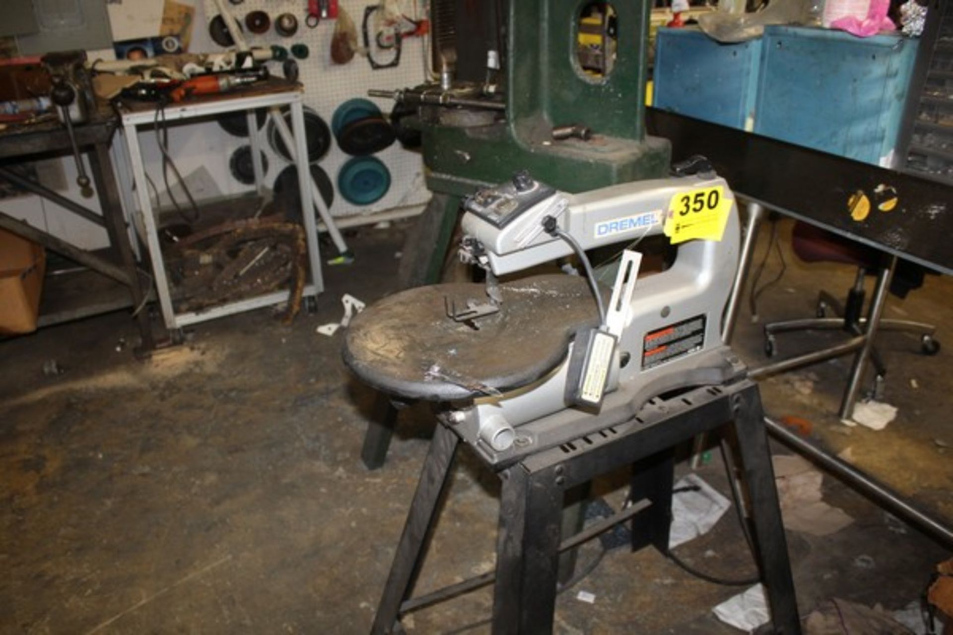 DREMEL 16" VARIABLE SPEED SCROLL SAW, MODEL 1680, WITH STAND