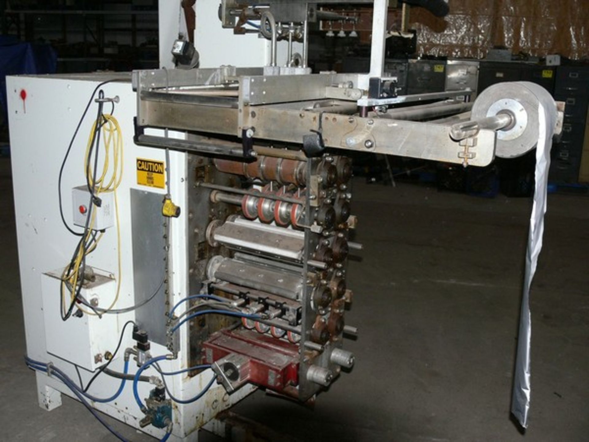 CIRCLE V12HB30 3 UP POUCHING MACHINE CIRCLE V12HB3C - SERIAL NUMBER 869 - CURRENTLY SET UP FOR 3 - Image 2 of 3