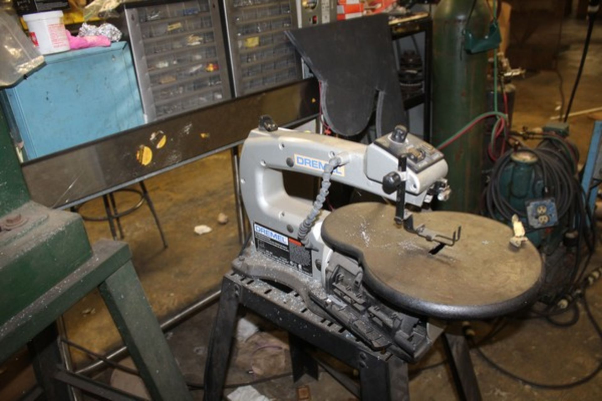 DREMEL 16" VARIABLE SPEED SCROLL SAW, MODEL 1680, WITH STAND - Image 2 of 3