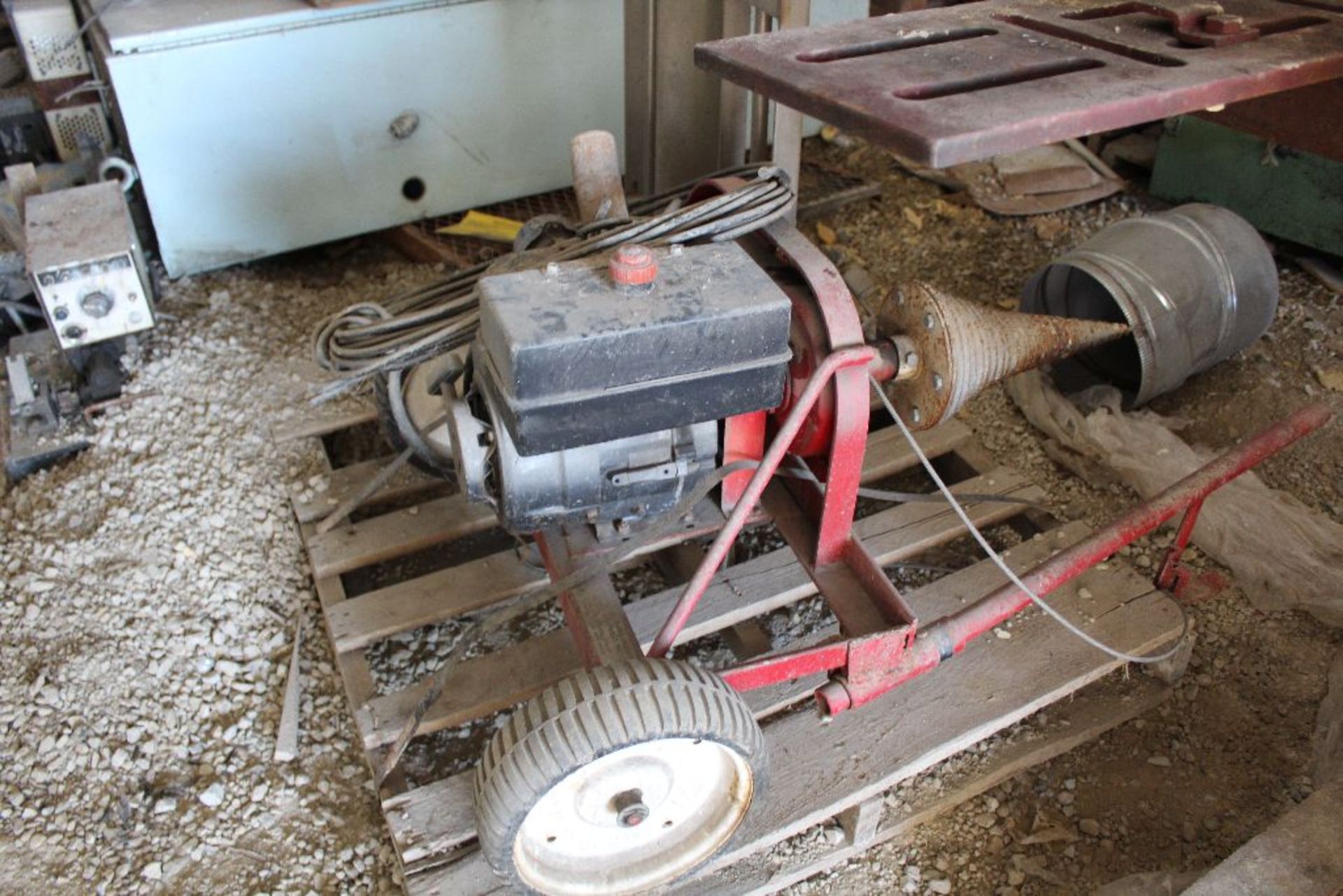 Gas power cork screw log splitter. - Image 4 of 4