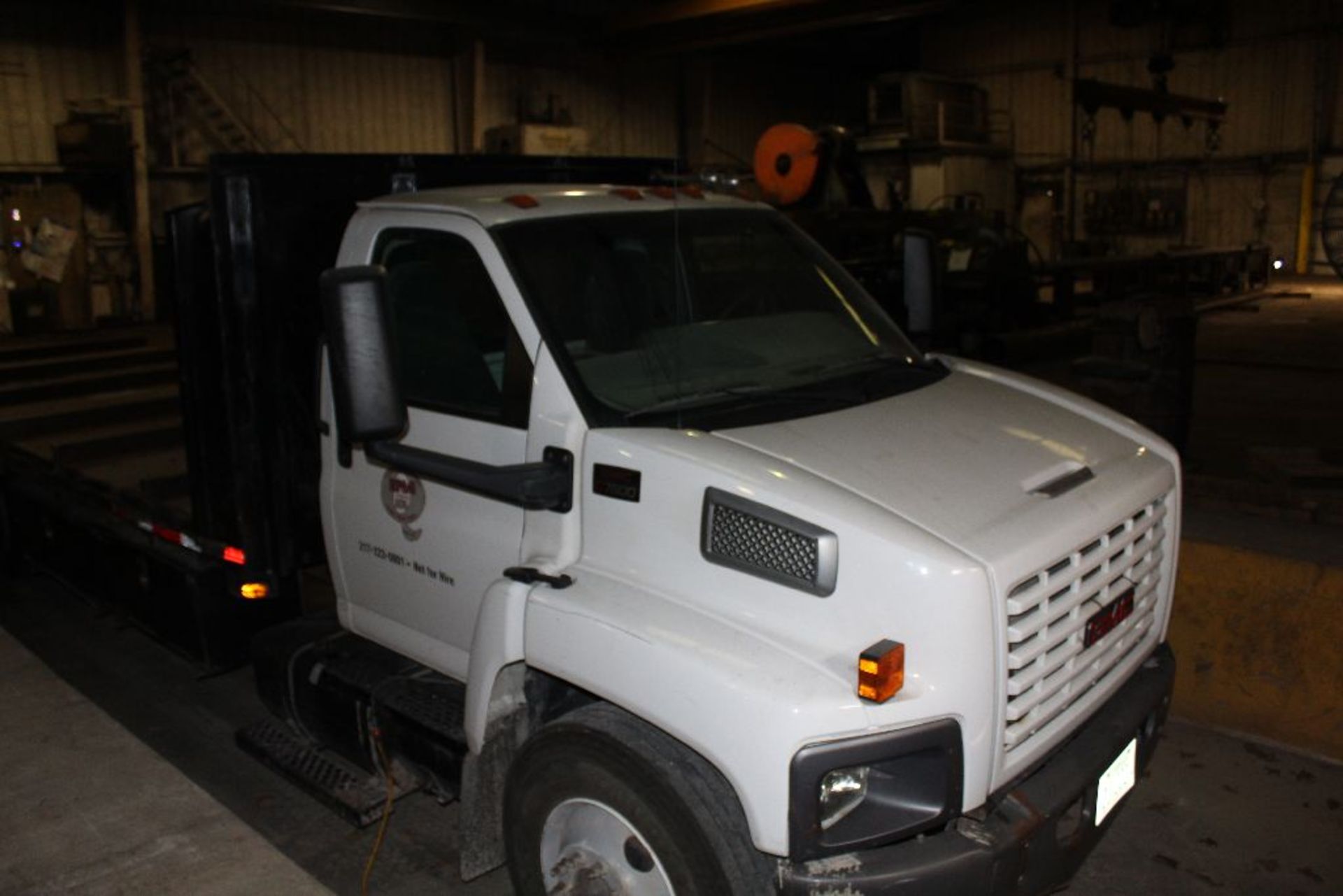 2005 GMC flatbed truck, model C7500, vin 1GDM7C1CX5F504739, MILEAGE UNK, C-7 Cat. dsl, auto trans, - Image 11 of 12