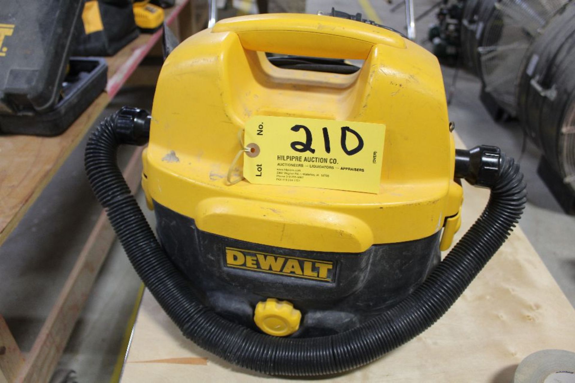 DeWalt cordless vacuum, 2 gal., model DC500.