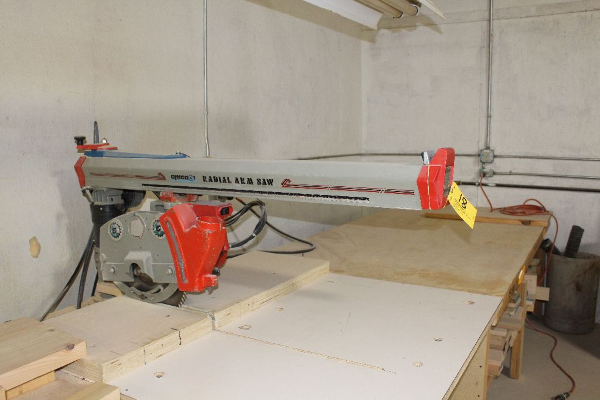 OMGAGA radial arm saw, model RN900, sn 20306, 5 hp., w/47" x 179" lay off table, voltage 230/460. - Image 4 of 8