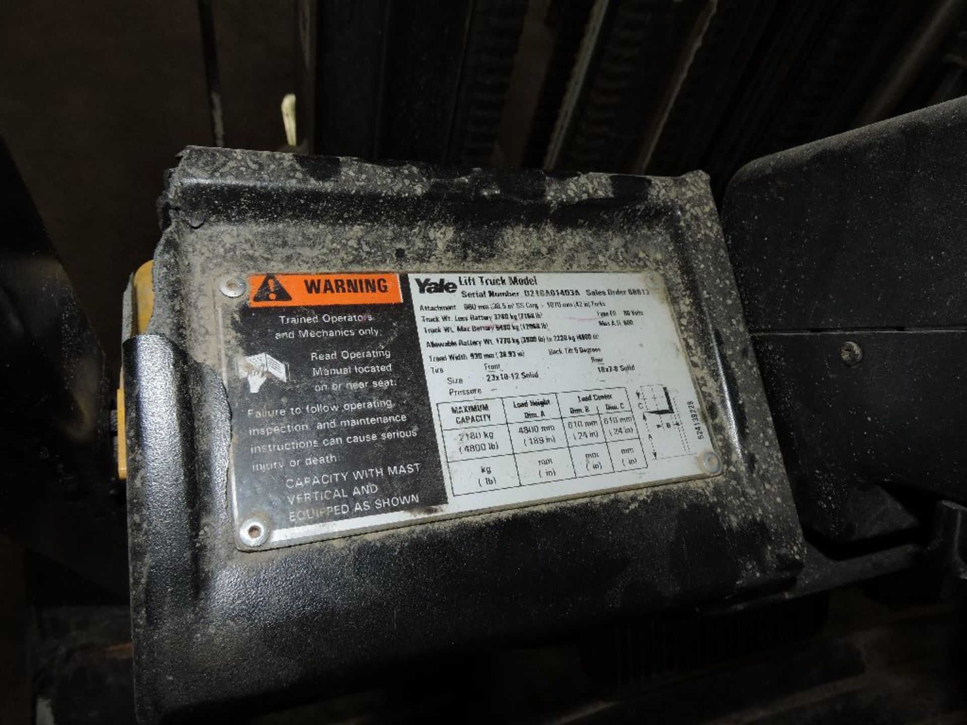 Yale electric forklift, sn D216A01405A, 3 stage, hrs. on meter NA. - Image 2 of 5