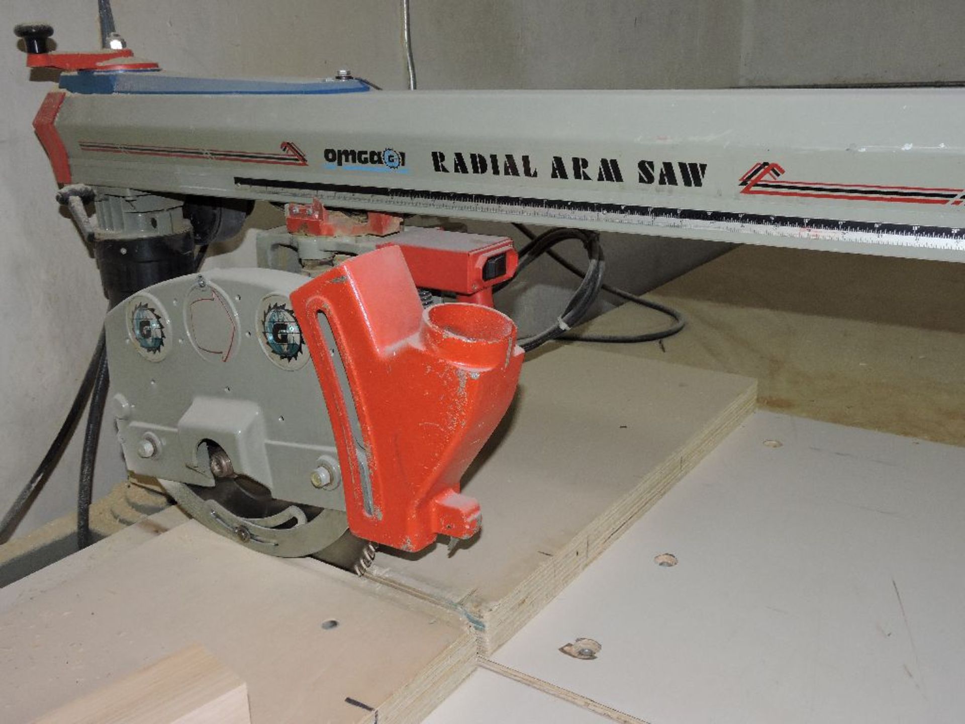 OMGAGA radial arm saw, model RN900, sn 20306, 5 hp., w/47" x 179" lay off table, voltage 230/460. - Image 6 of 8