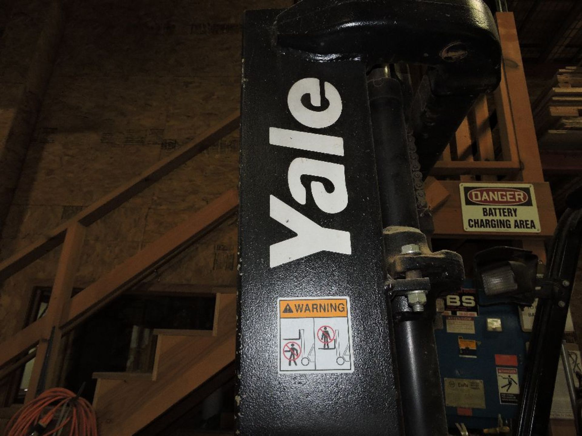 Yale electric forklift, sn D216A01405A, 3 stage, hrs. on meter NA. - Image 4 of 5