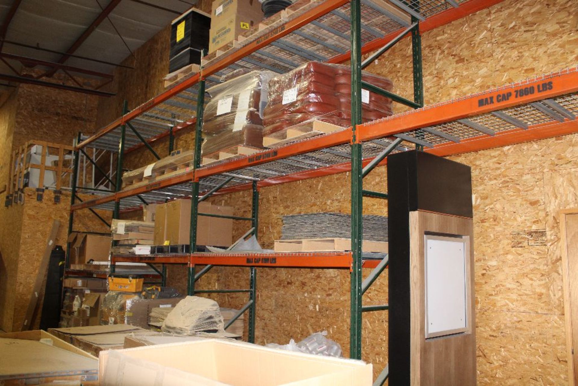 Pcs. Pallet racking (in side room).