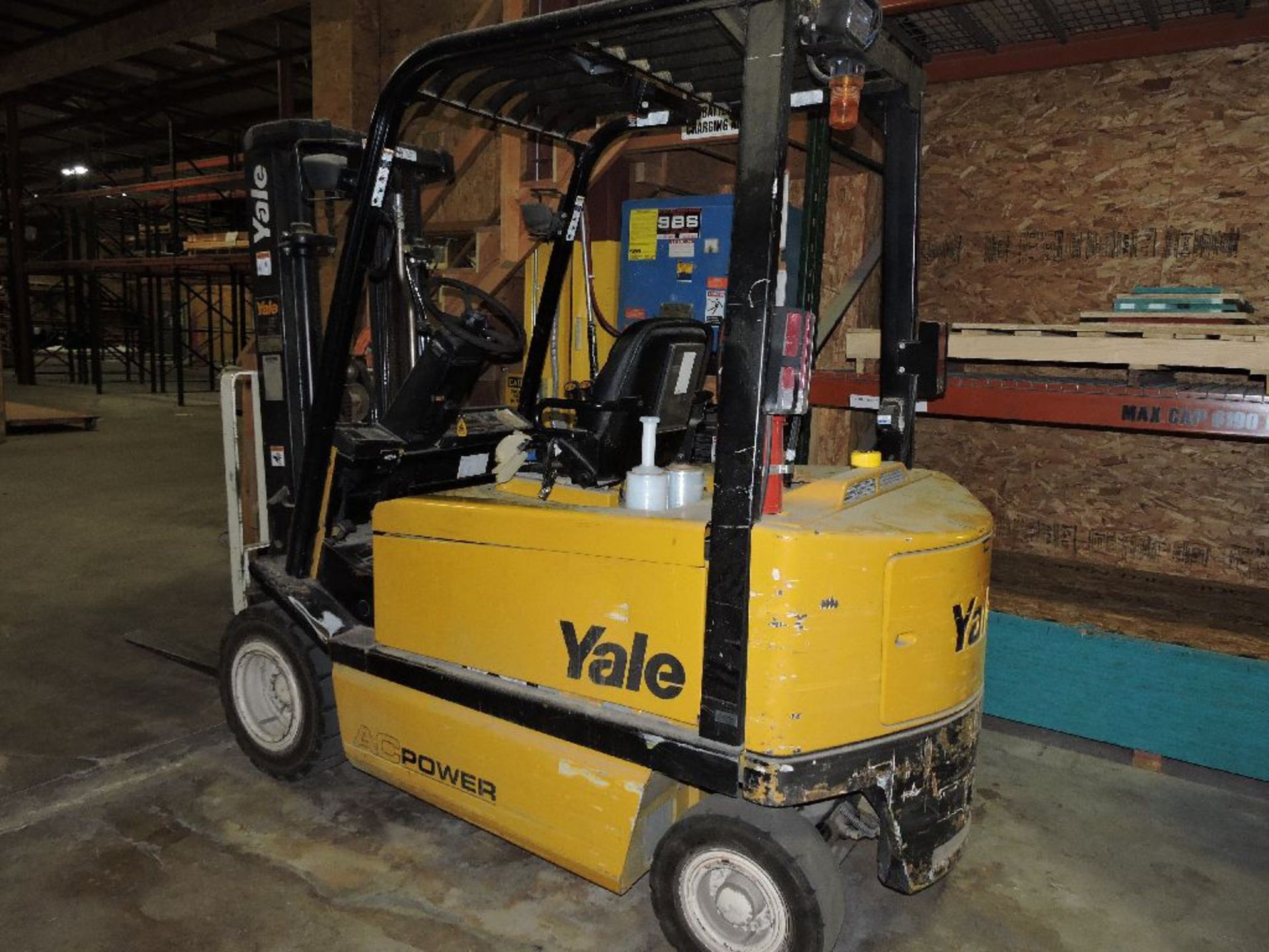 Yale electric forklift, sn D216A01405A, 3 stage, hrs. on meter NA. - Image 3 of 5