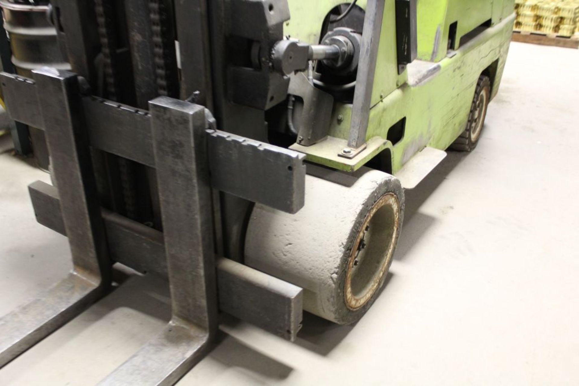 Clark forklift, model C500-135, sn 915-26-7006, lift cap. 13K, 2 stage short mast, hours on meter - Image 3 of 7