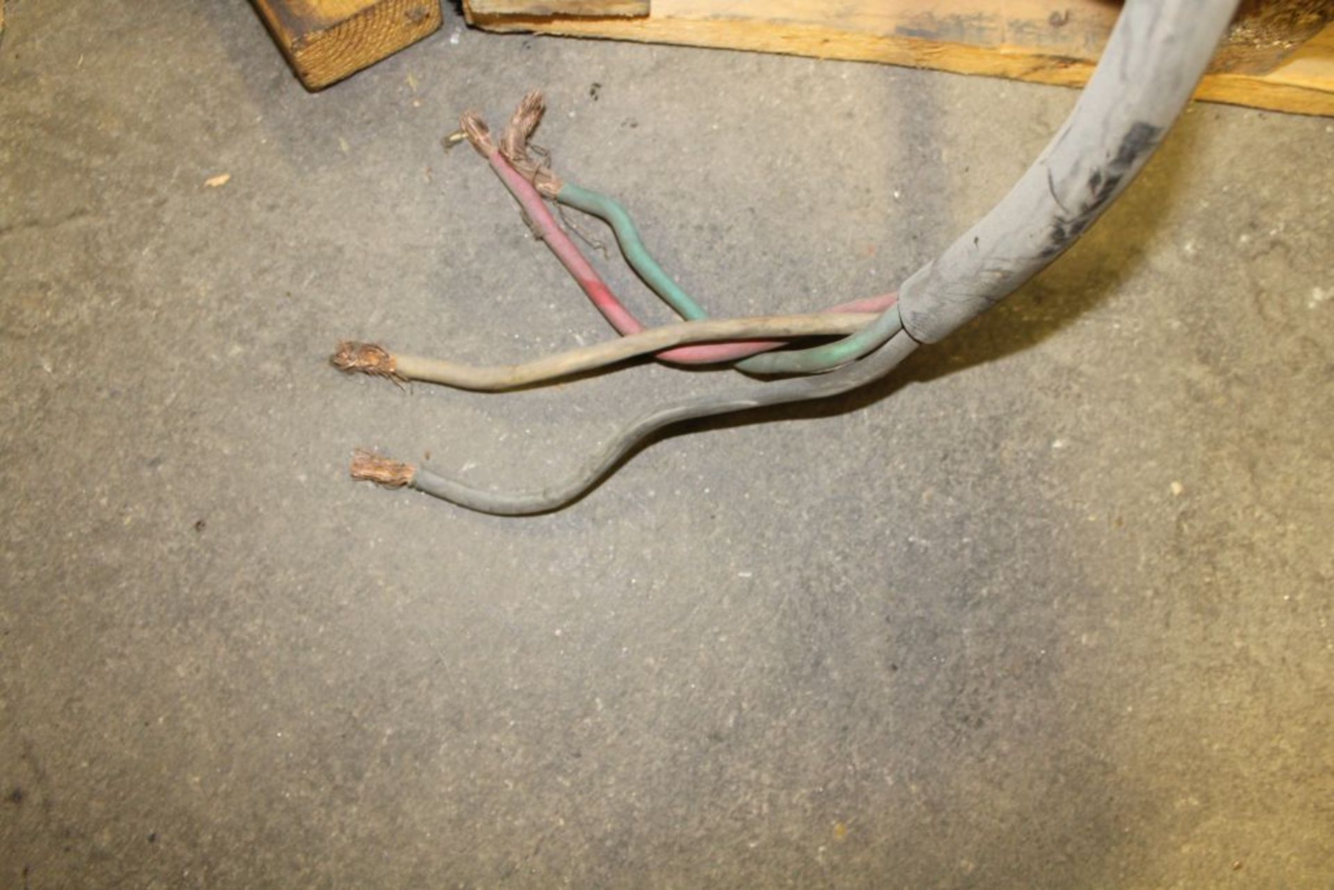 Heavy 600 volt wire. - Image 2 of 3
