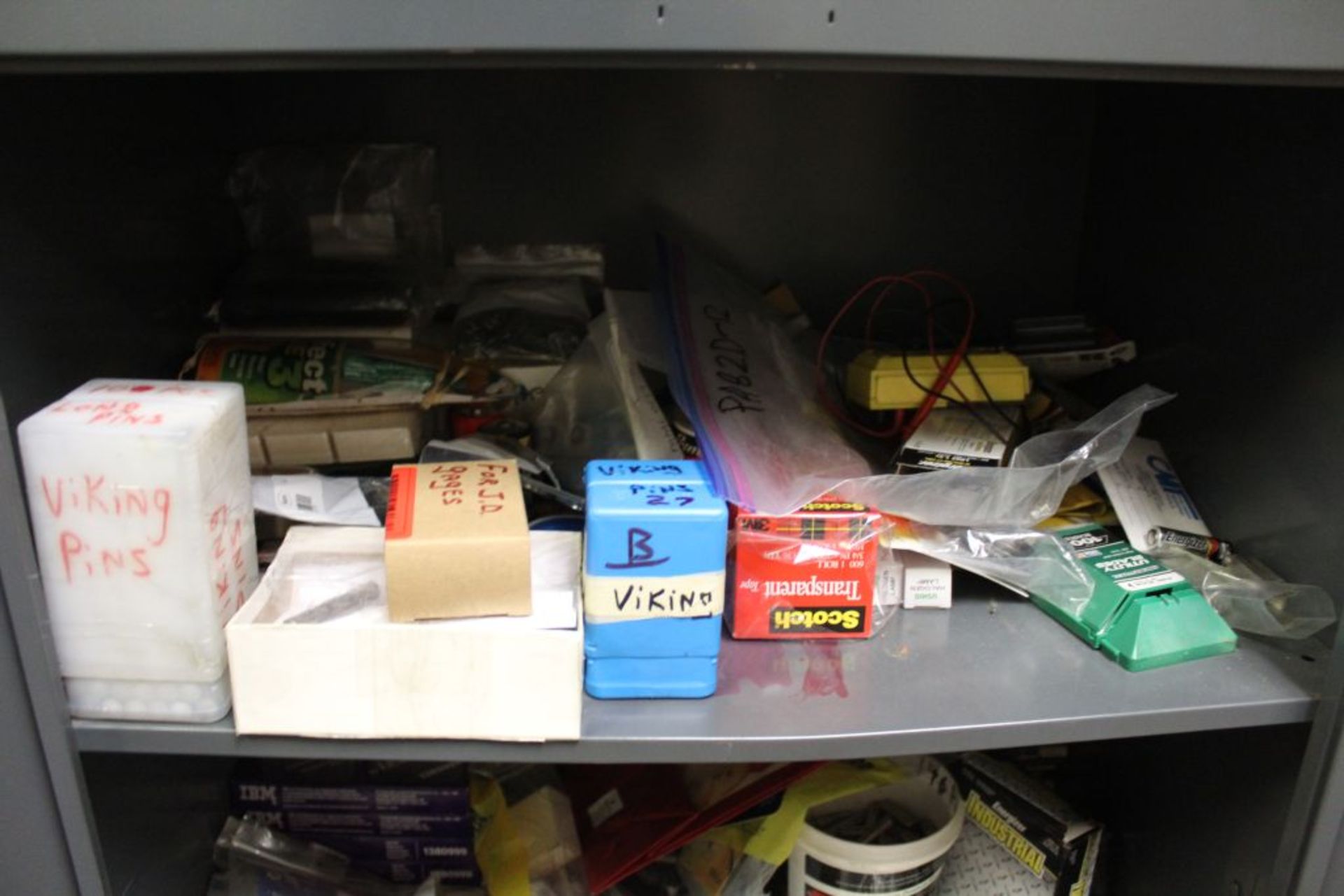 Cabinet with contents, 2 drawer. - Image 5 of 5