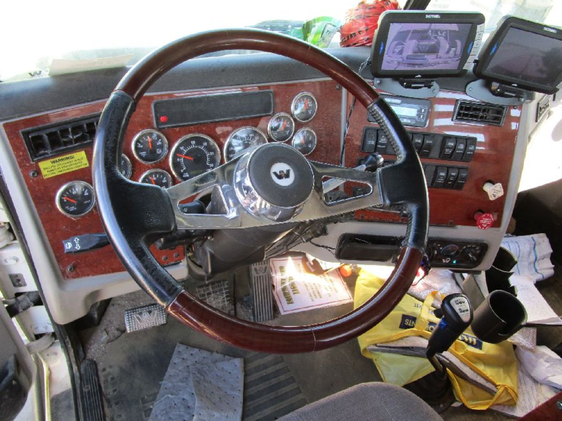 Western Star Model 6900 XD Tandem Axel Winch Truck - Image 11 of 21