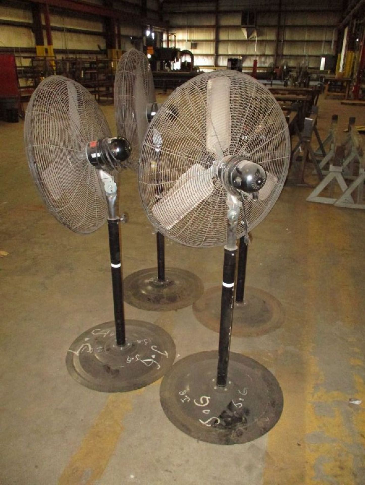 Pro Fitter 30" Commercial Grade Pedestal Fans - Image 4 of 5