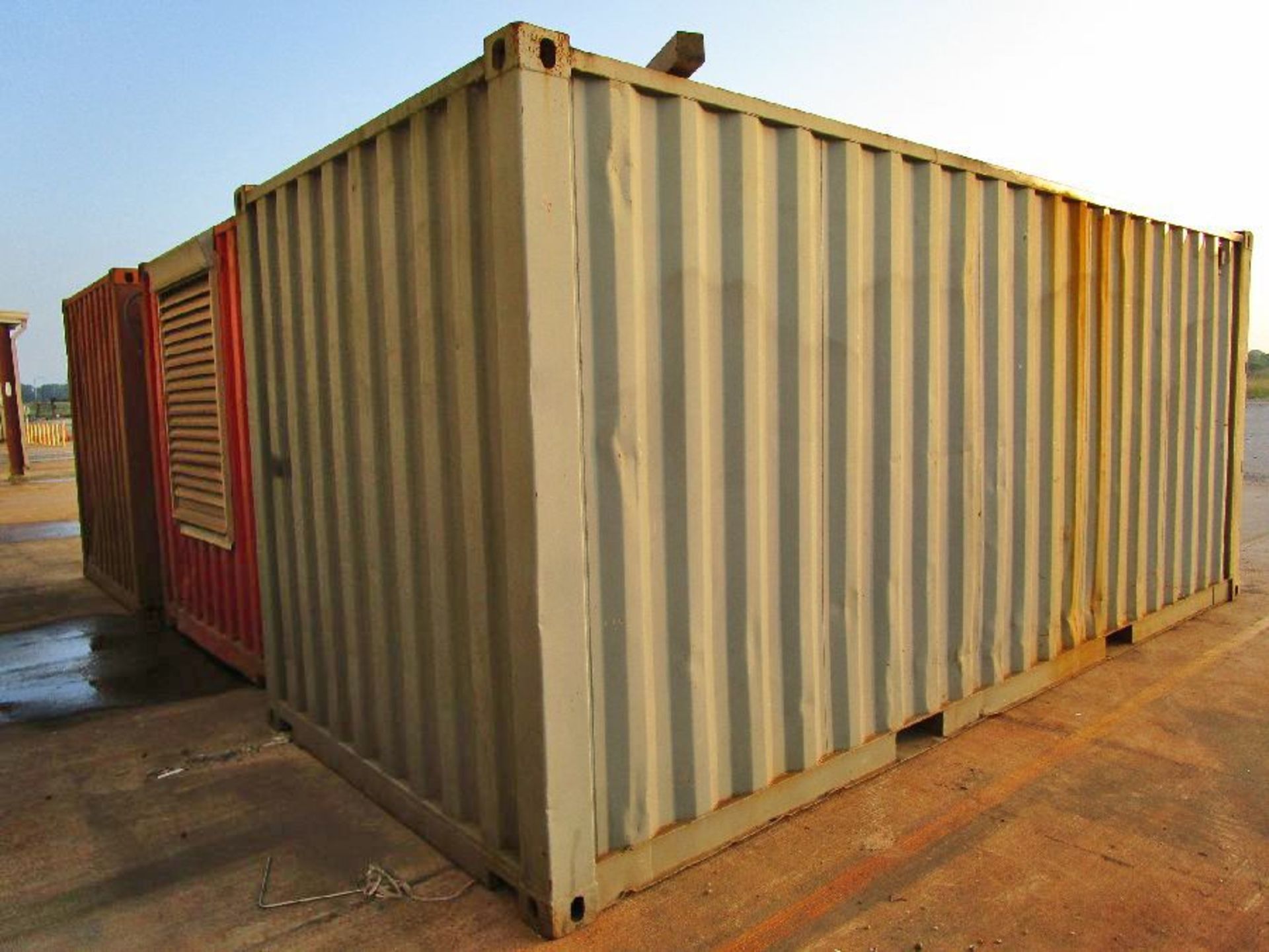 Oversea Shipping Container - Image 2 of 14