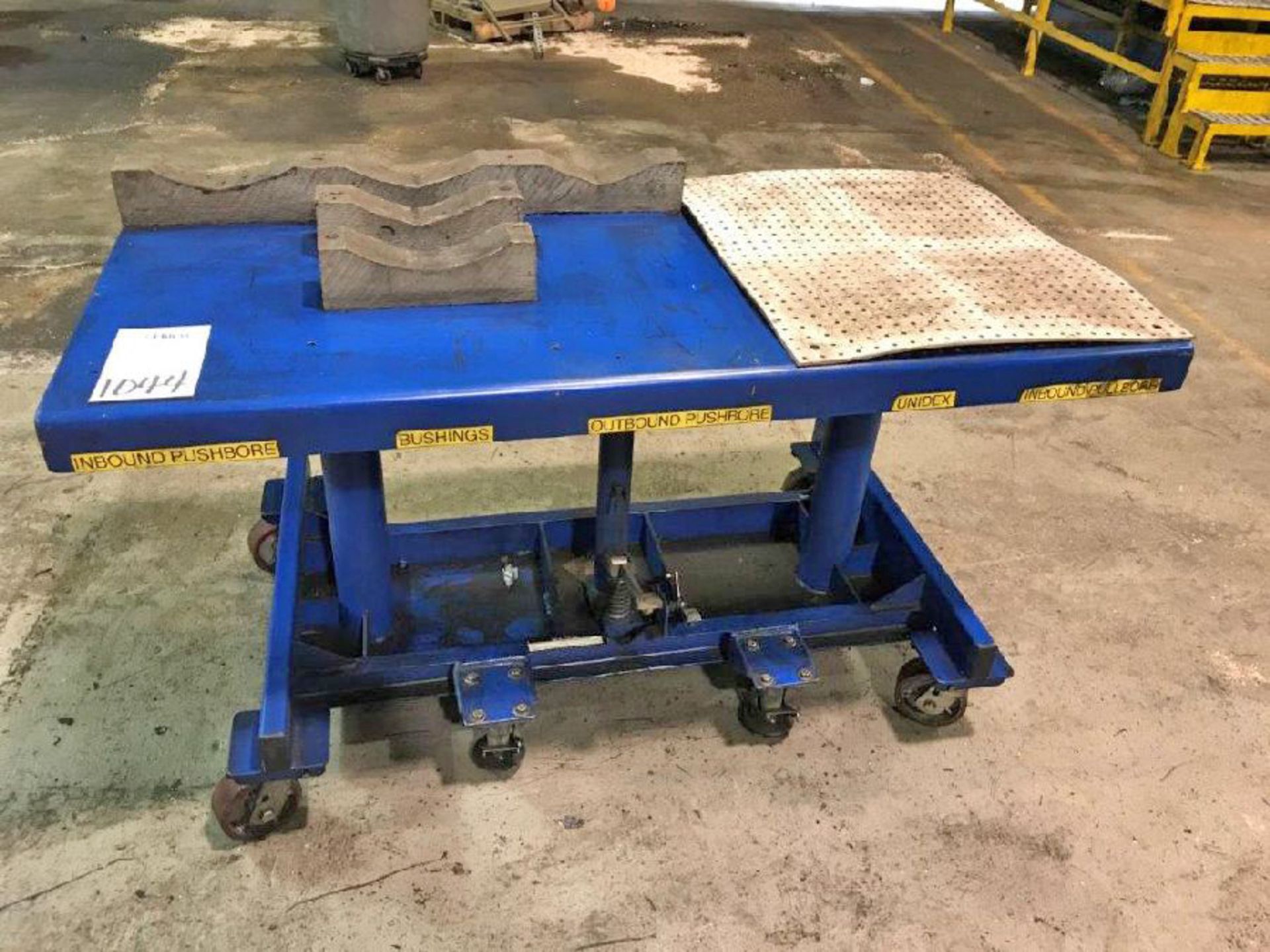 Model LDLT3060 2000 LB. Cap. Hydraulic Lift Table - Image 2 of 2