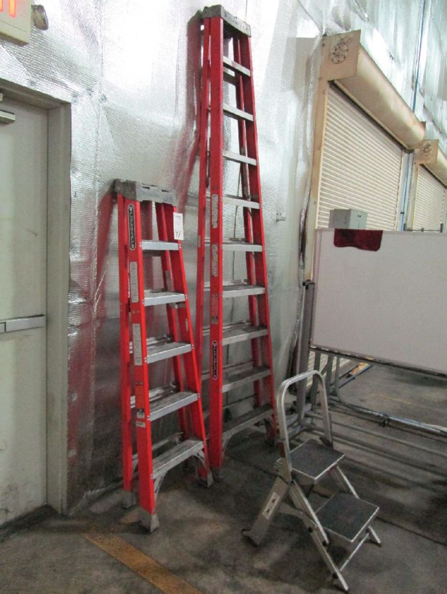 Louisville 12' A-Frame Fiberglass Ladder - Image 4 of 4