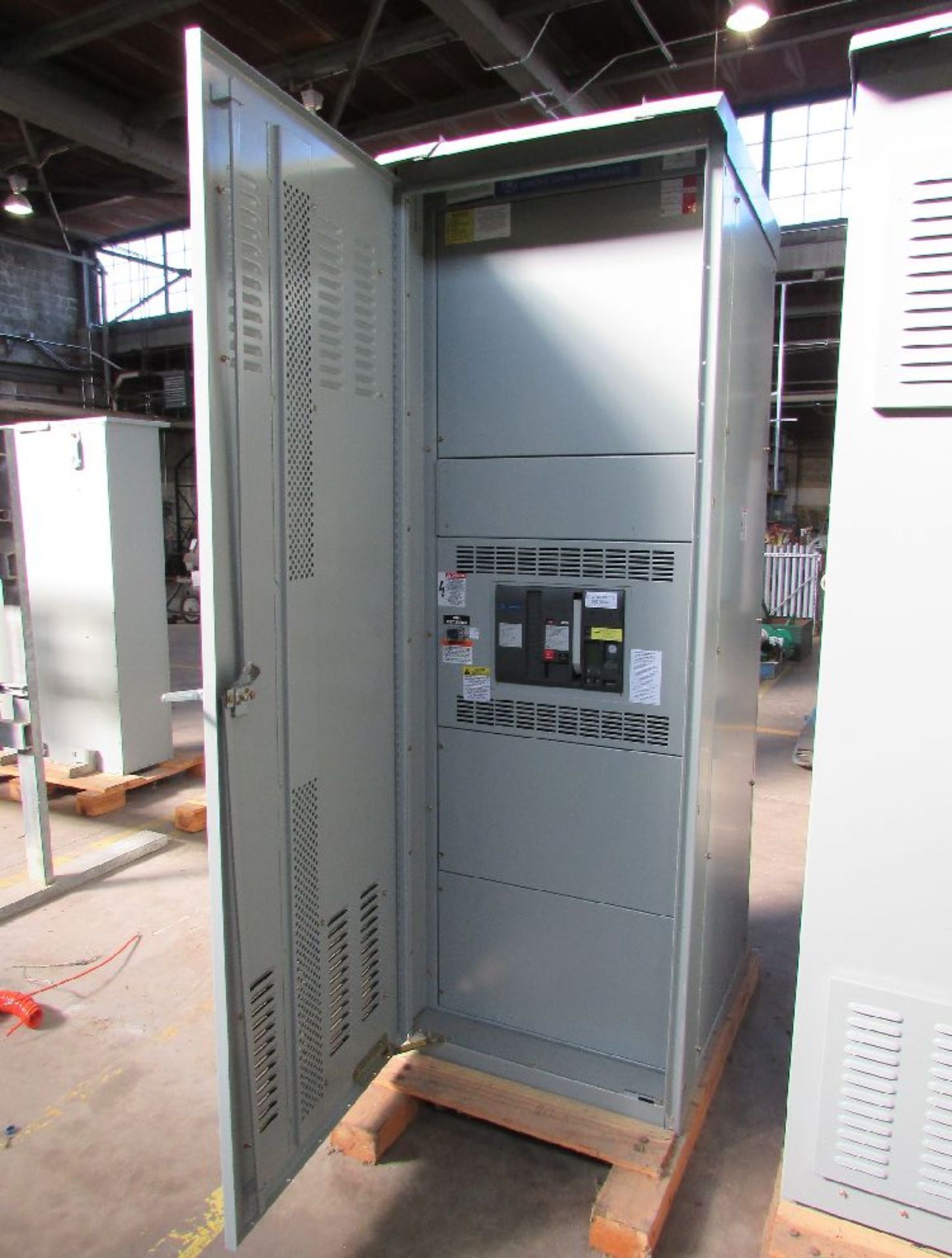 General Electric Model UAK14707SB Spectra Series Unused 1600A Electrical Switchboard - Image 2 of 5