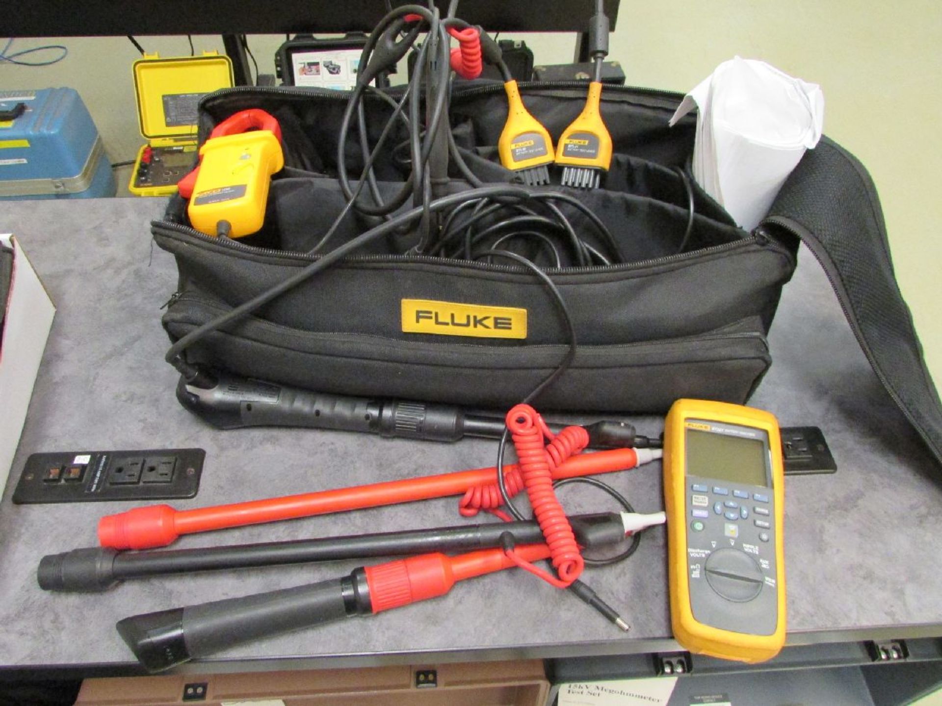 Fluke Model BT521 Battery Analyzer - Image 2 of 6