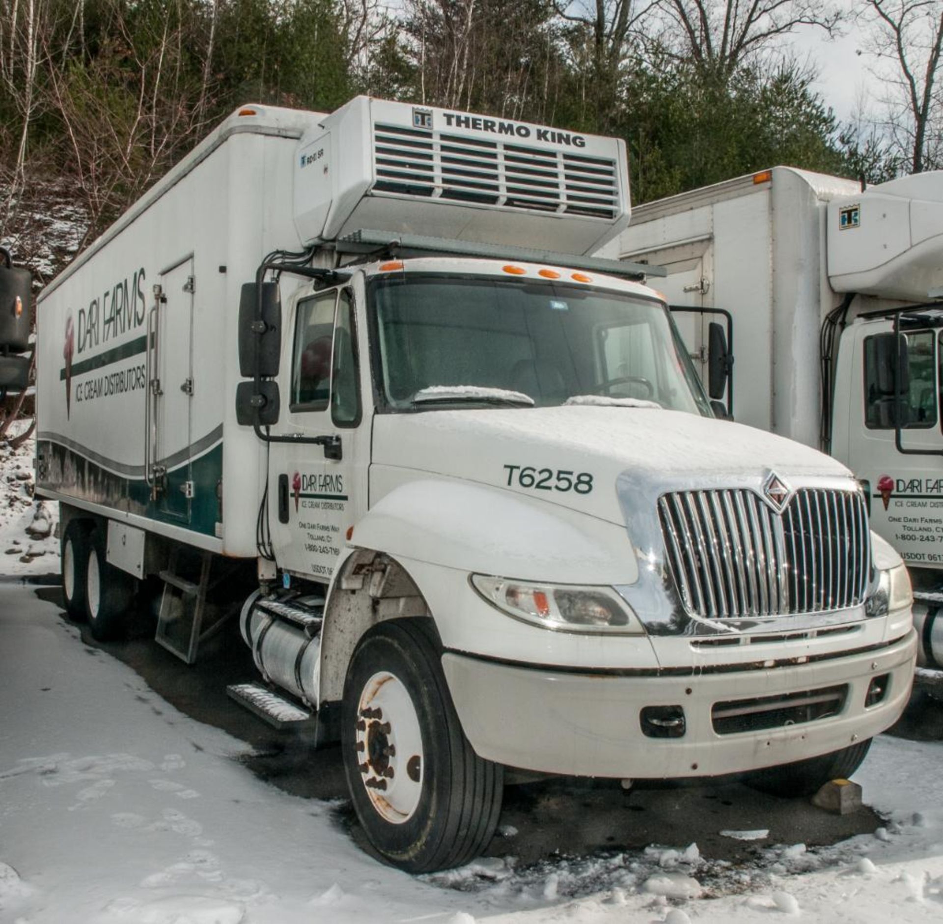 International 4400 28' T/A Reefer Truck Vin: 1HTMSAAR66H215023 (2006) DT466 Engine, Allison A/T, 24' - Image 2 of 7