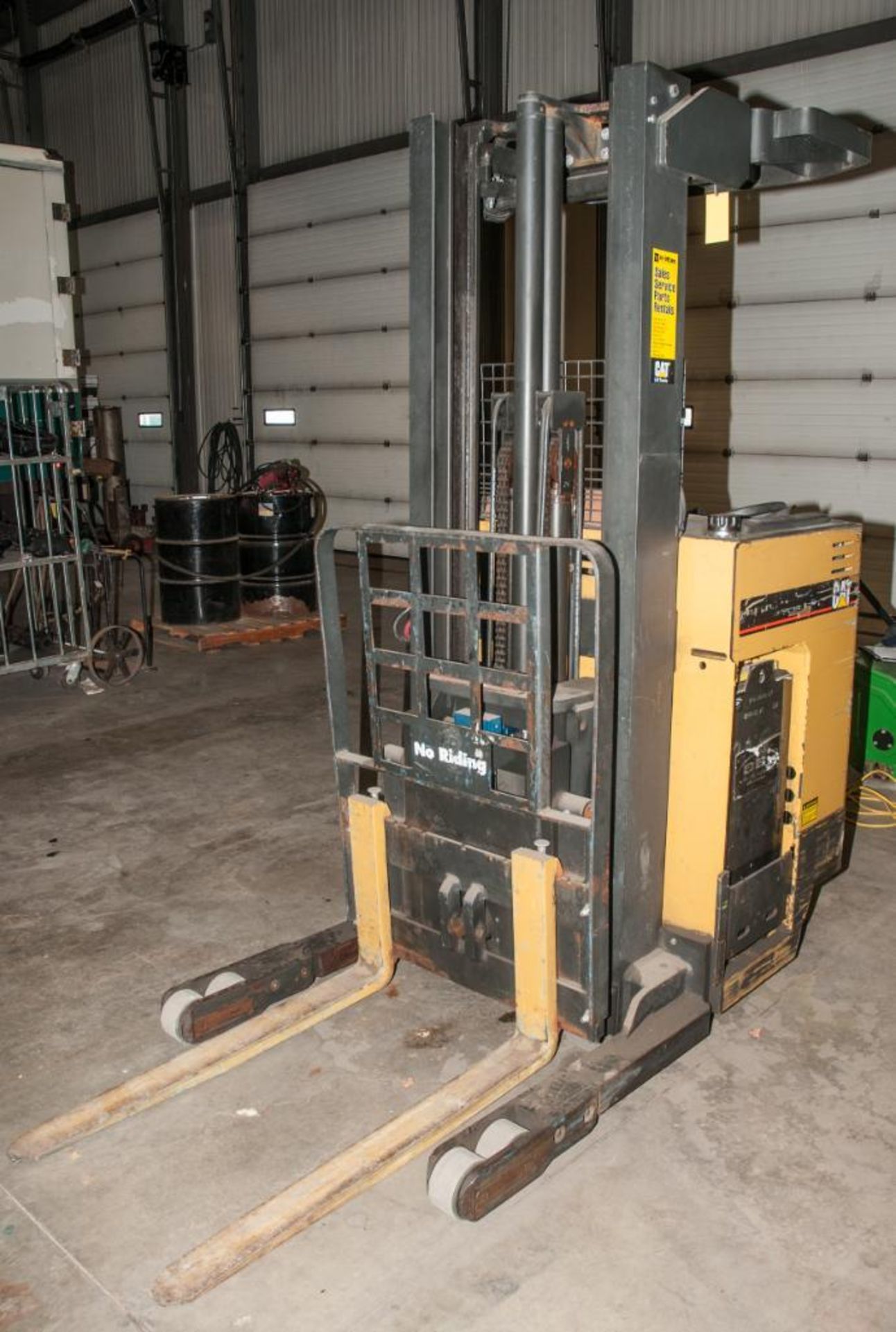 Cat 24v Narrow Aisle Single Reach Stand-up Forklift Mdl NRR30, s/n 2NL07549, 3000 lb Cap, 204" Max. - Image 3 of 4