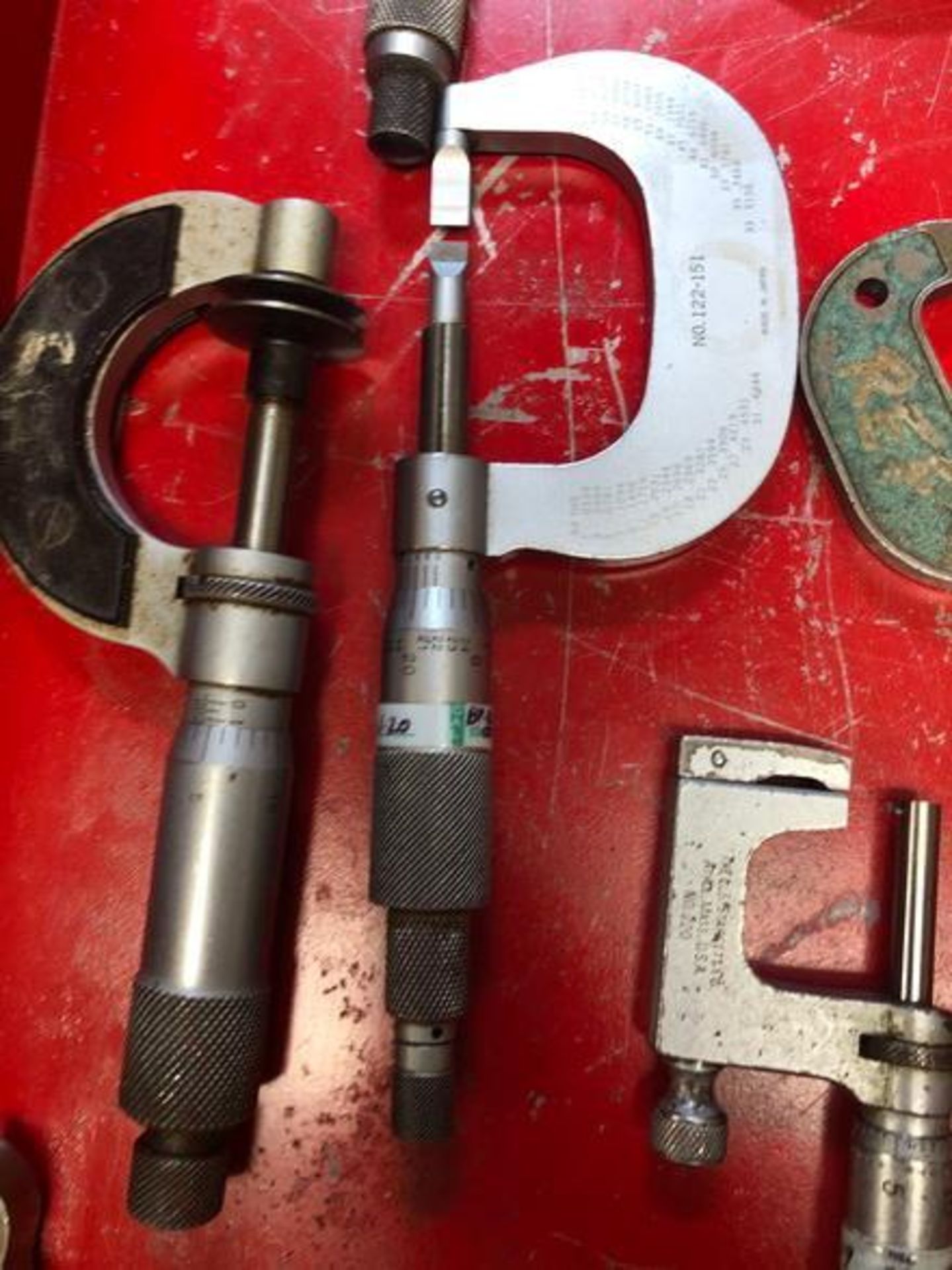 Assorted parts c/o: Mitutoyo Indicating Micrometer 0-1" w-retractable anvil to include Red Shop Cart - Image 4 of 6