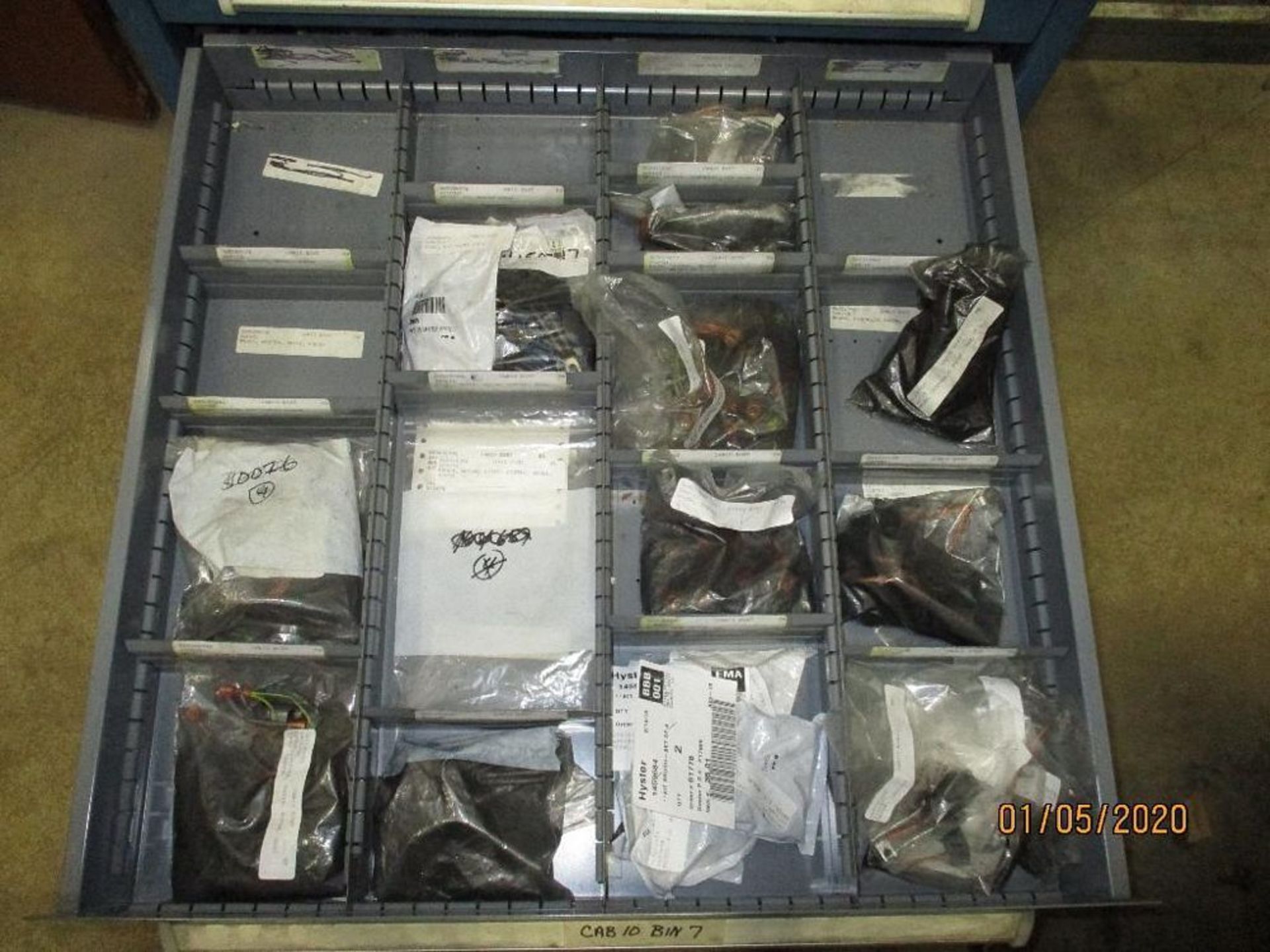 Nine Drawer Cabinet Plus Contents Of Hyster Parts Including Copper Connectors, Electrical Components - Image 9 of 11