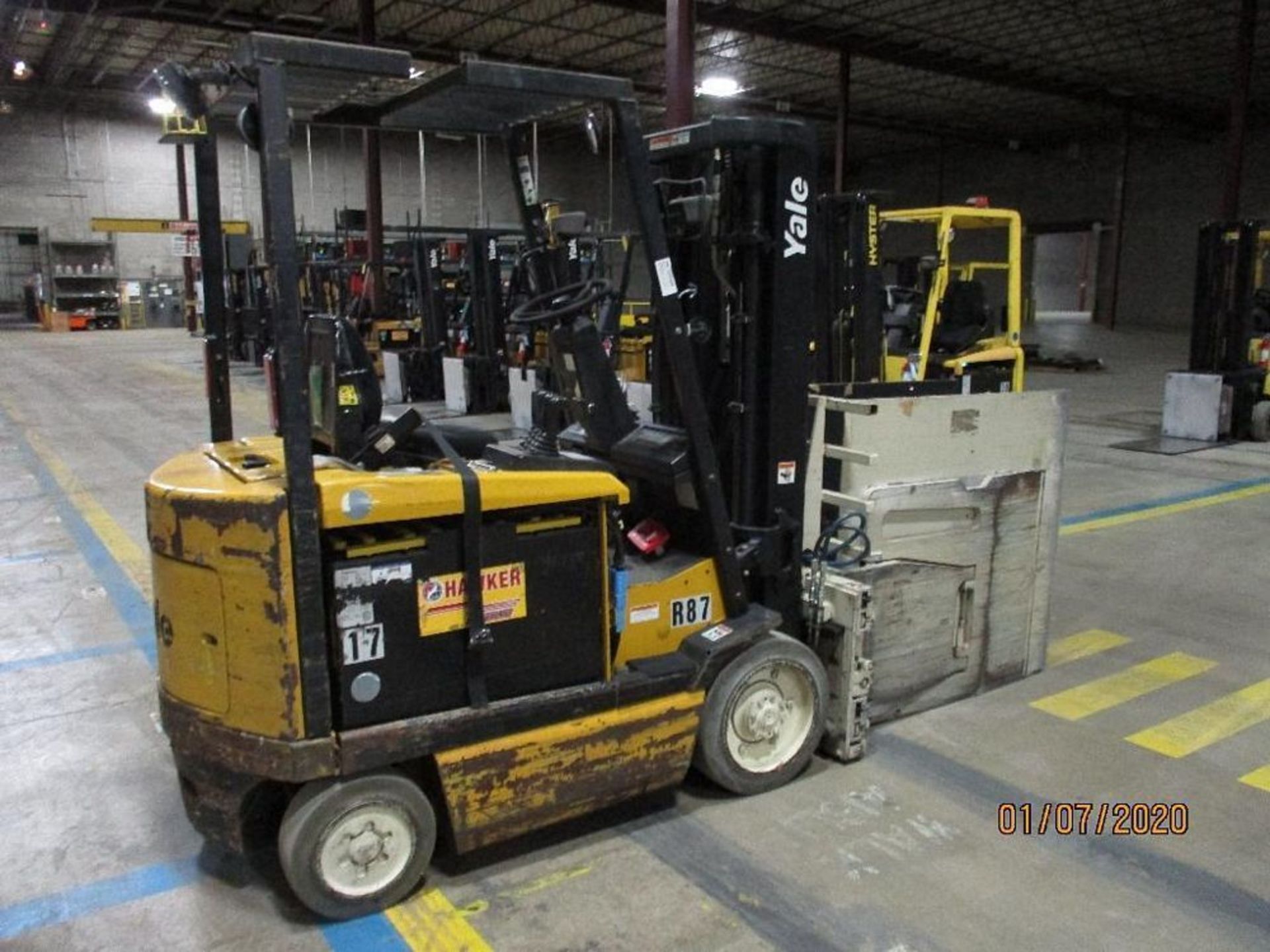 Yale Electric Forklift (R87) Double Mast, Side Shift, Cascade Clamp Attachment 4' x 4', Approx. Heig - Image 3 of 7