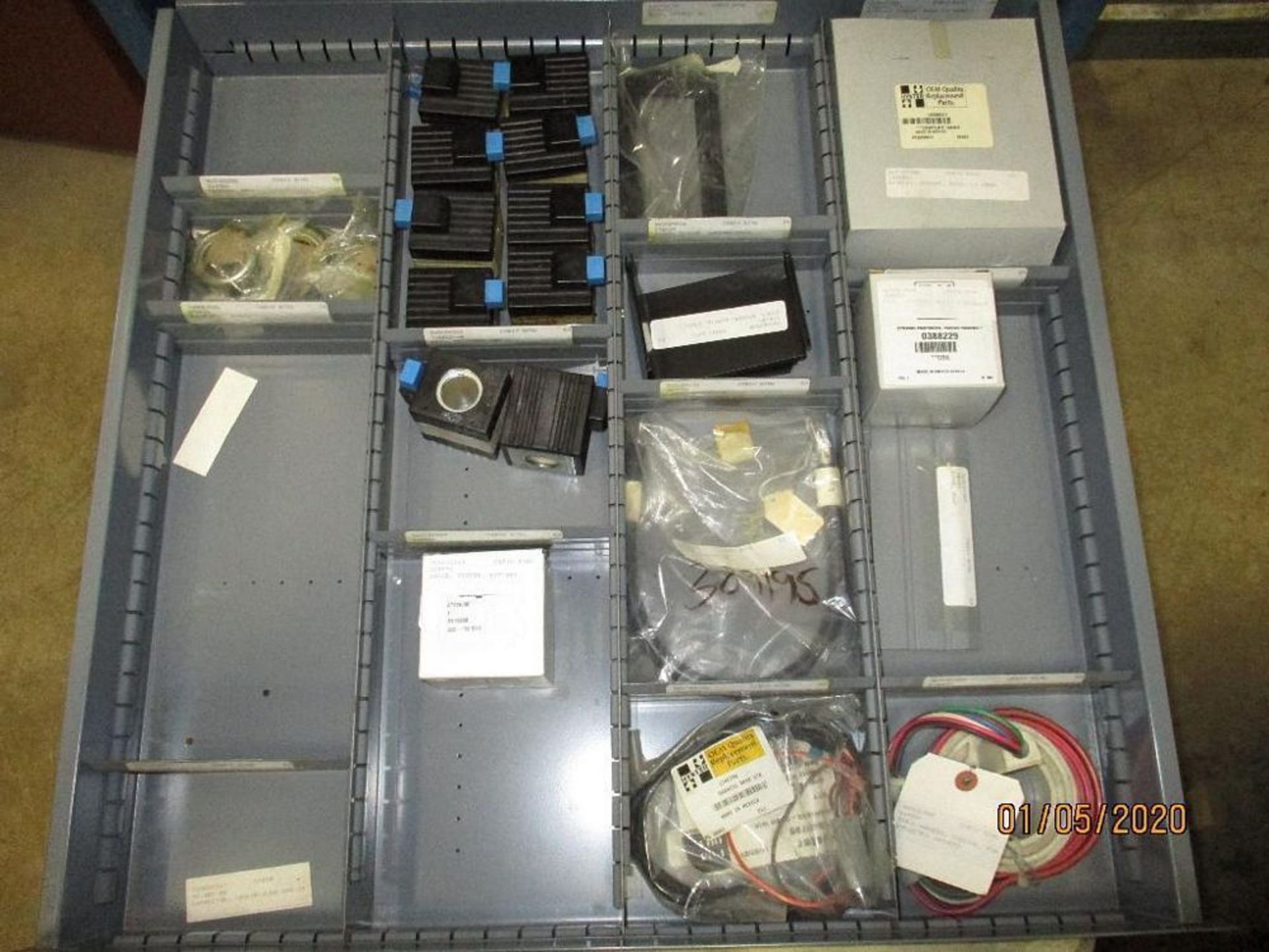 Nine Drawer Cabinet Plus Contents Of Hyster Parts Including Copper Connectors, Electrical Components - Image 8 of 11