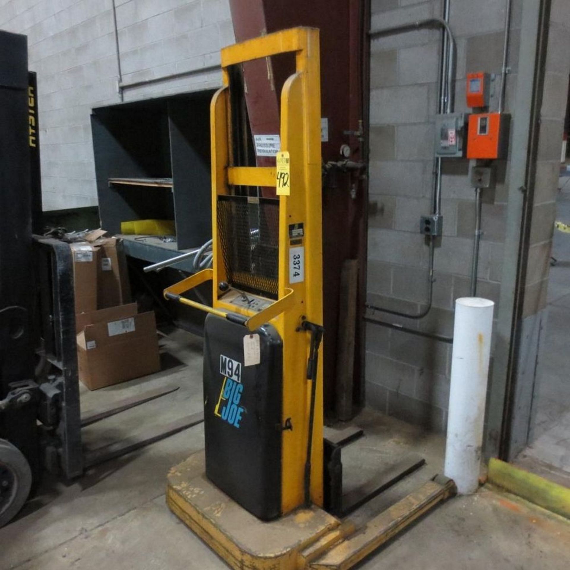 Big Joe Model 2018-A6-5 2000 LB Cap. Pallet Lift, 12V with Charger, Need New Battery