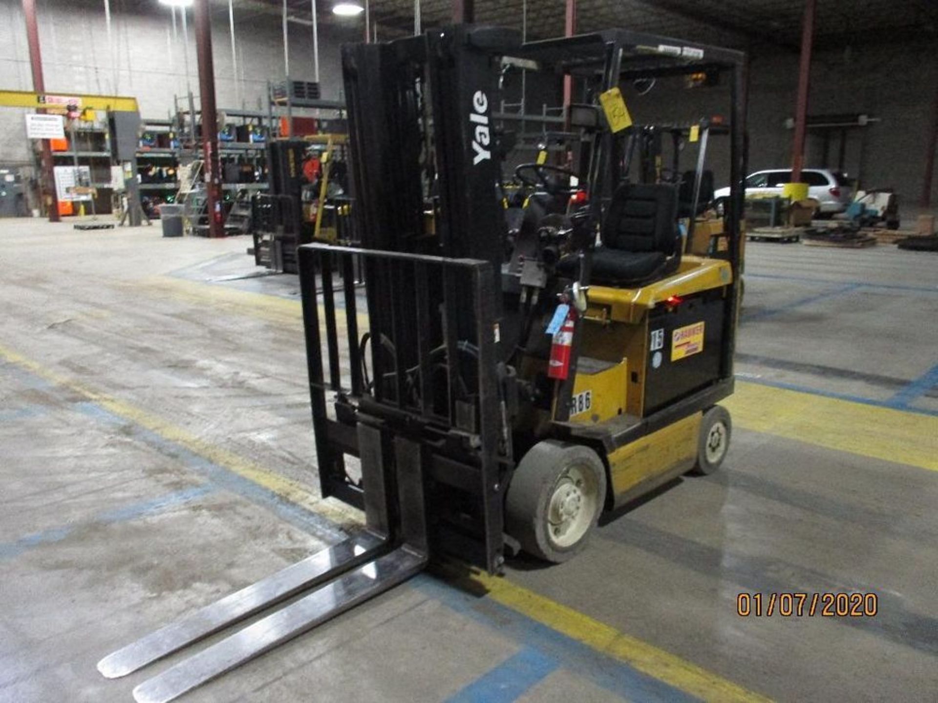 Yale Electric Forklift (R86) Double Mast, Side Shift, Auto Adjust 46" Forks, Approx. Height Reach 19