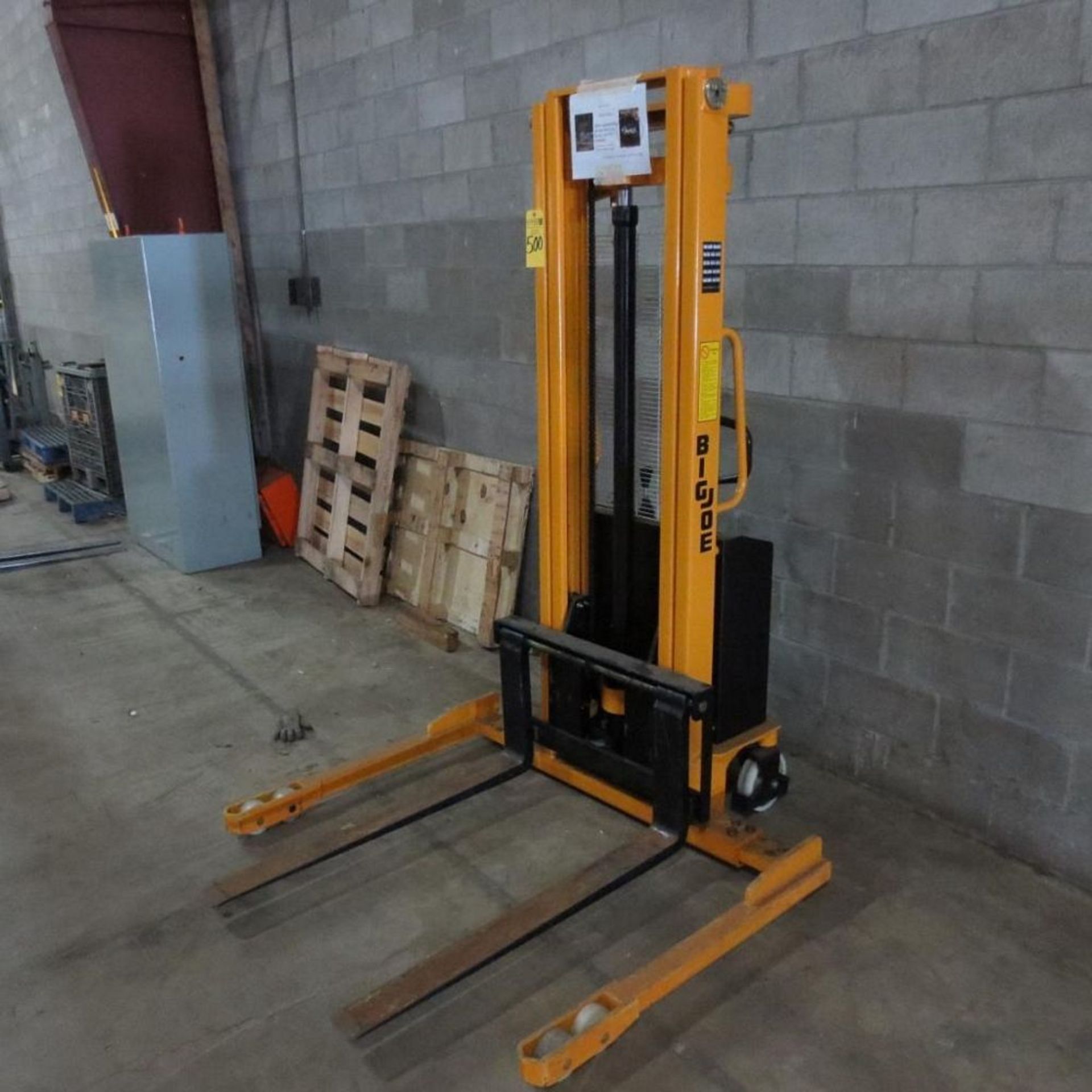 Big Joe Model M22 Max Cap 2200 LB Pallet Lift, 42" Forks - Image 2 of 4