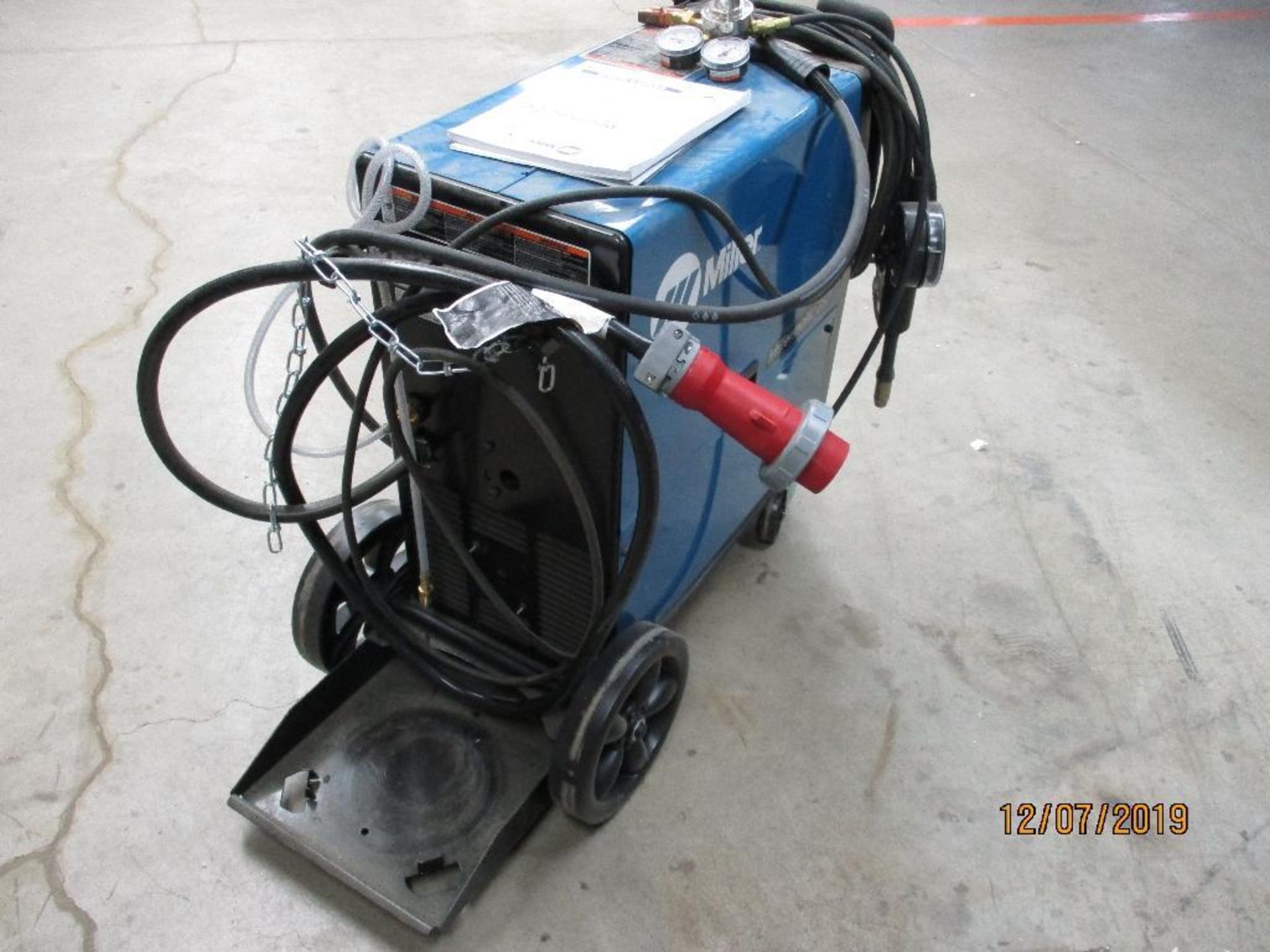 Miller Millermatic 252 Welding Cart With Spoolmaster 15-A Wire Feed S/N MH380377N - Image 3 of 6